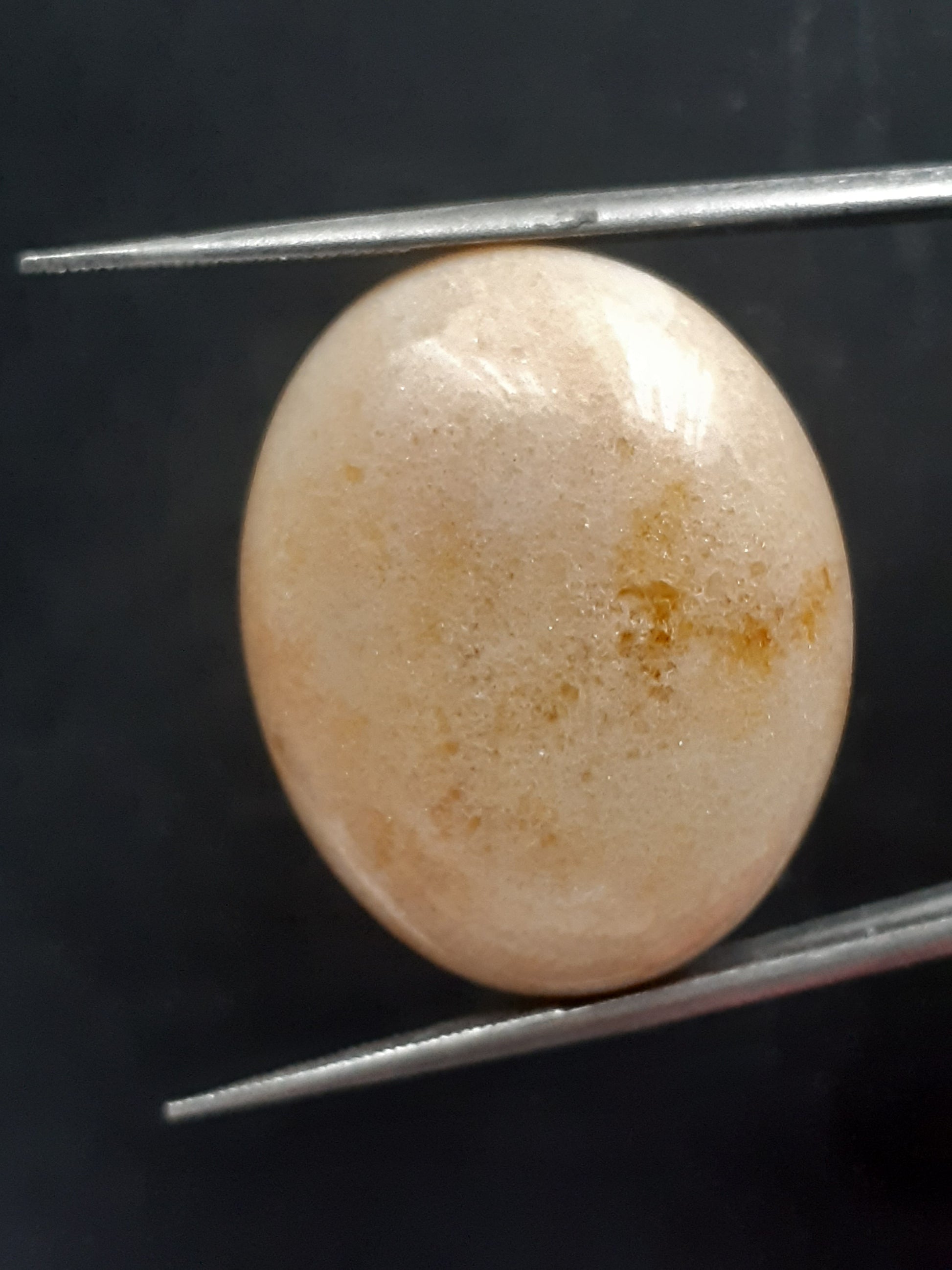 Natural Yellow Agate - 49.31 ct - oval - slight moss inclusion - Natural Gems Belgium