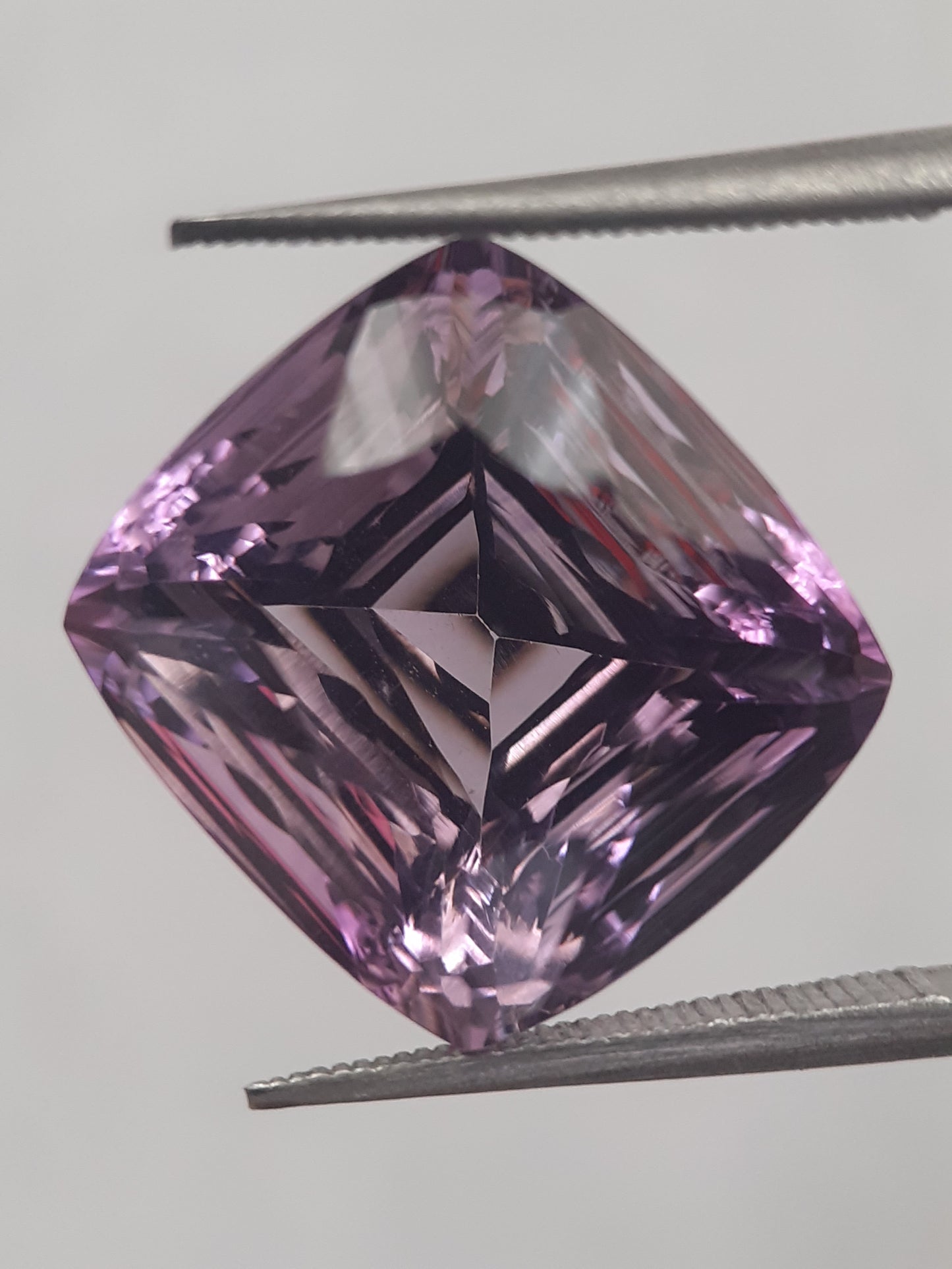 Natural purple Amethyst - 9.589 ct - cushion - custom cut - unheated - Natural Gems Belgium