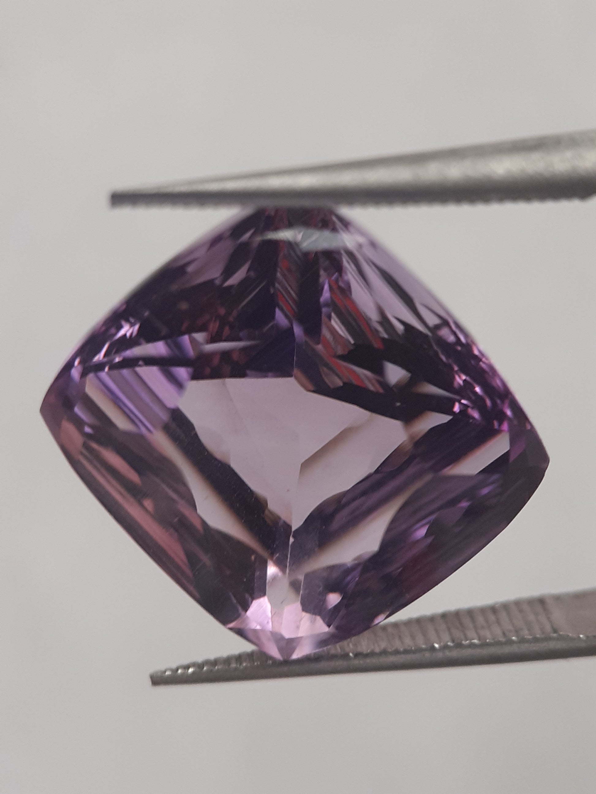 Natural purple Amethyst - 9.589 ct - cushion - custom cut - unheated - Natural Gems Belgium