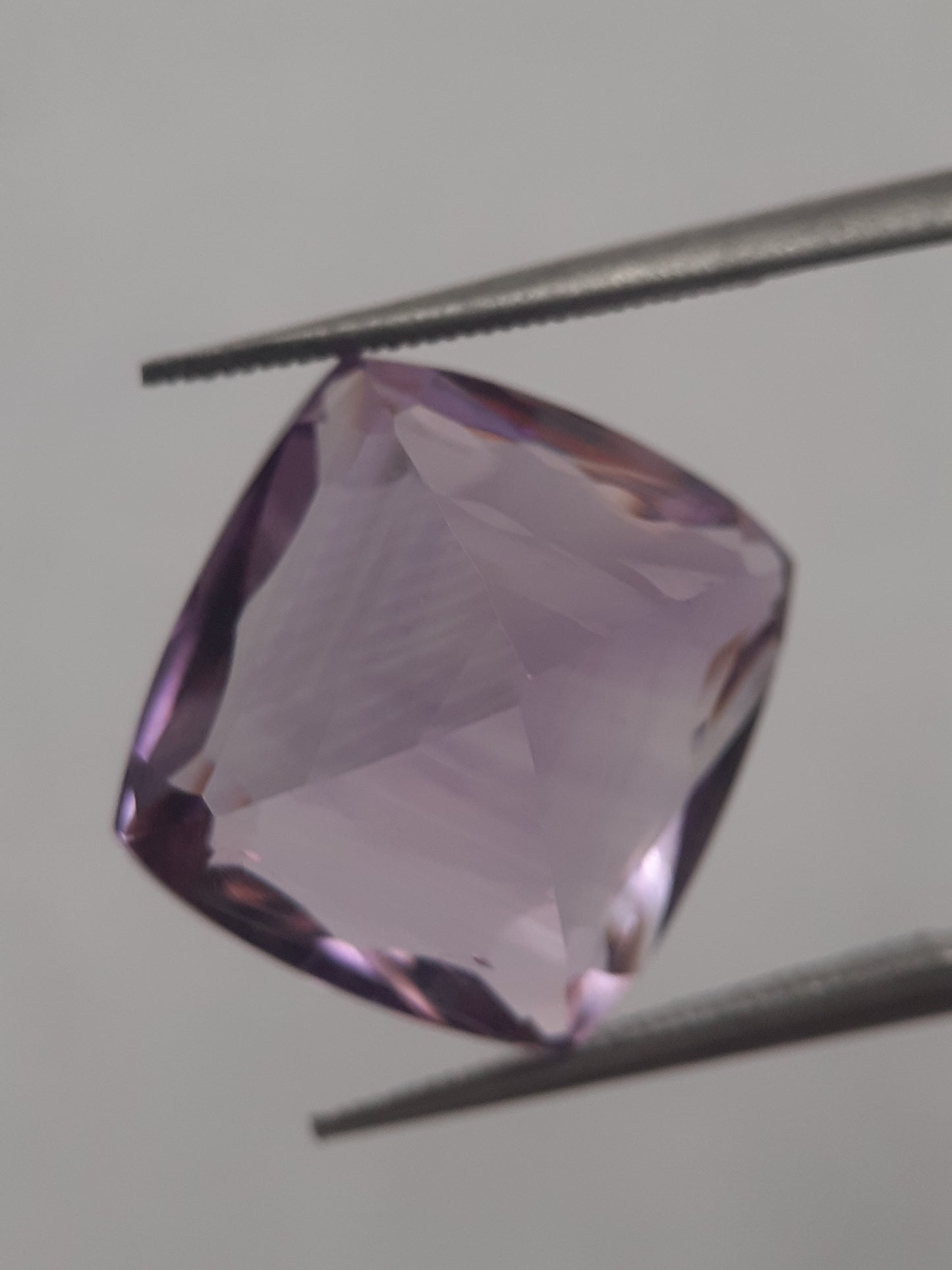 Natural purple Amethyst - 9.589 ct - cushion - custom cut - unheated - Natural Gems Belgium