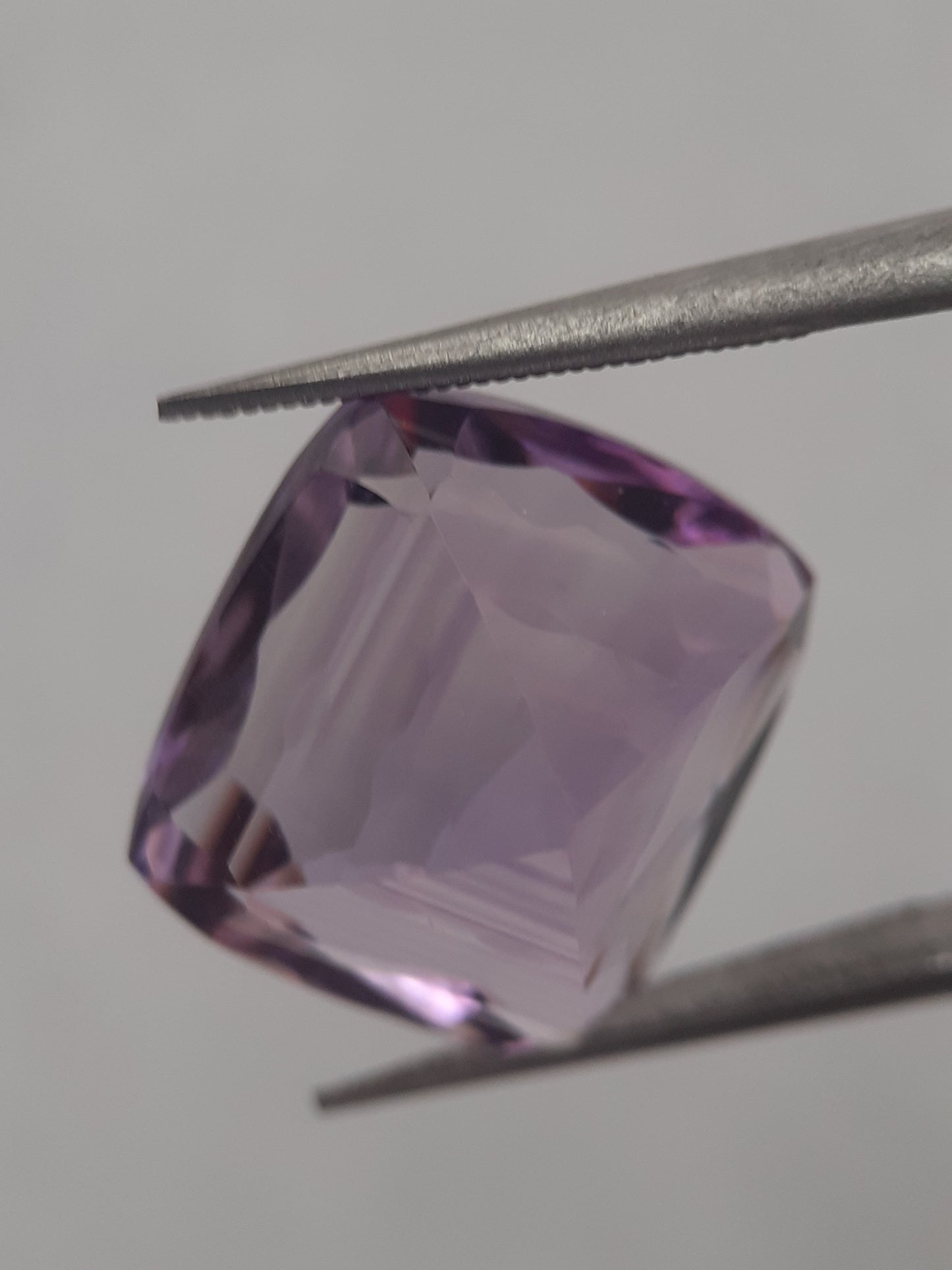 Natural purple Amethyst - 9.589 ct - cushion - custom cut - unheated - Natural Gems Belgium