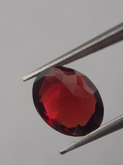 Natural red Rhodolite Garnet - 2.848 ct - oval - unheated - Natural Gems Belgium