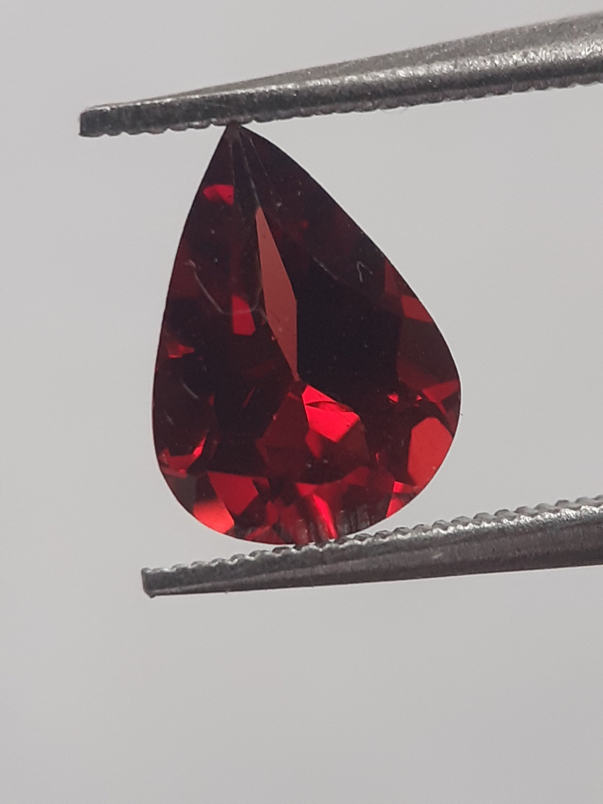 Natural red Rhodolite Garnet - 1.154 ct - pear - unheated - Natural Gems Belgium