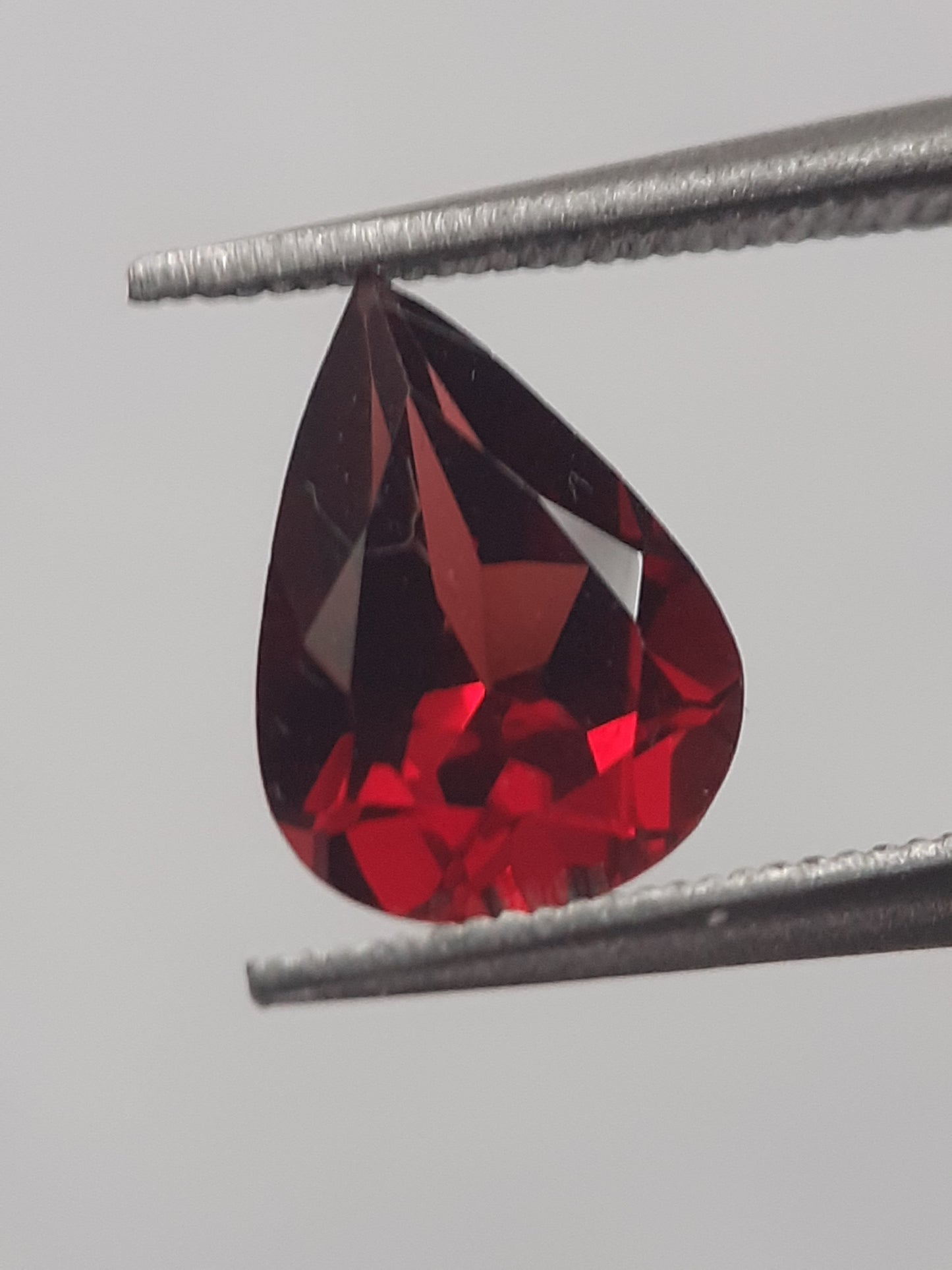 Natural red Rhodolite Garnet - 1.154 ct - pear - unheated - Natural Gems Belgium