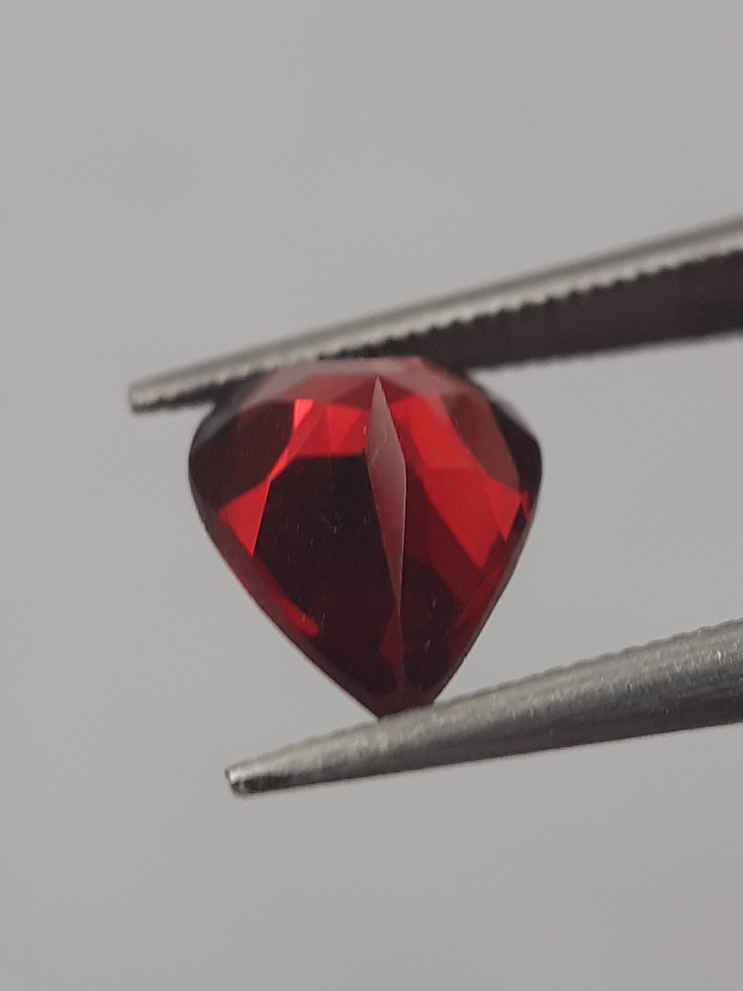 Natural red Rhodolite Garnet - 1.154 ct - pear - unheated - Natural Gems Belgium