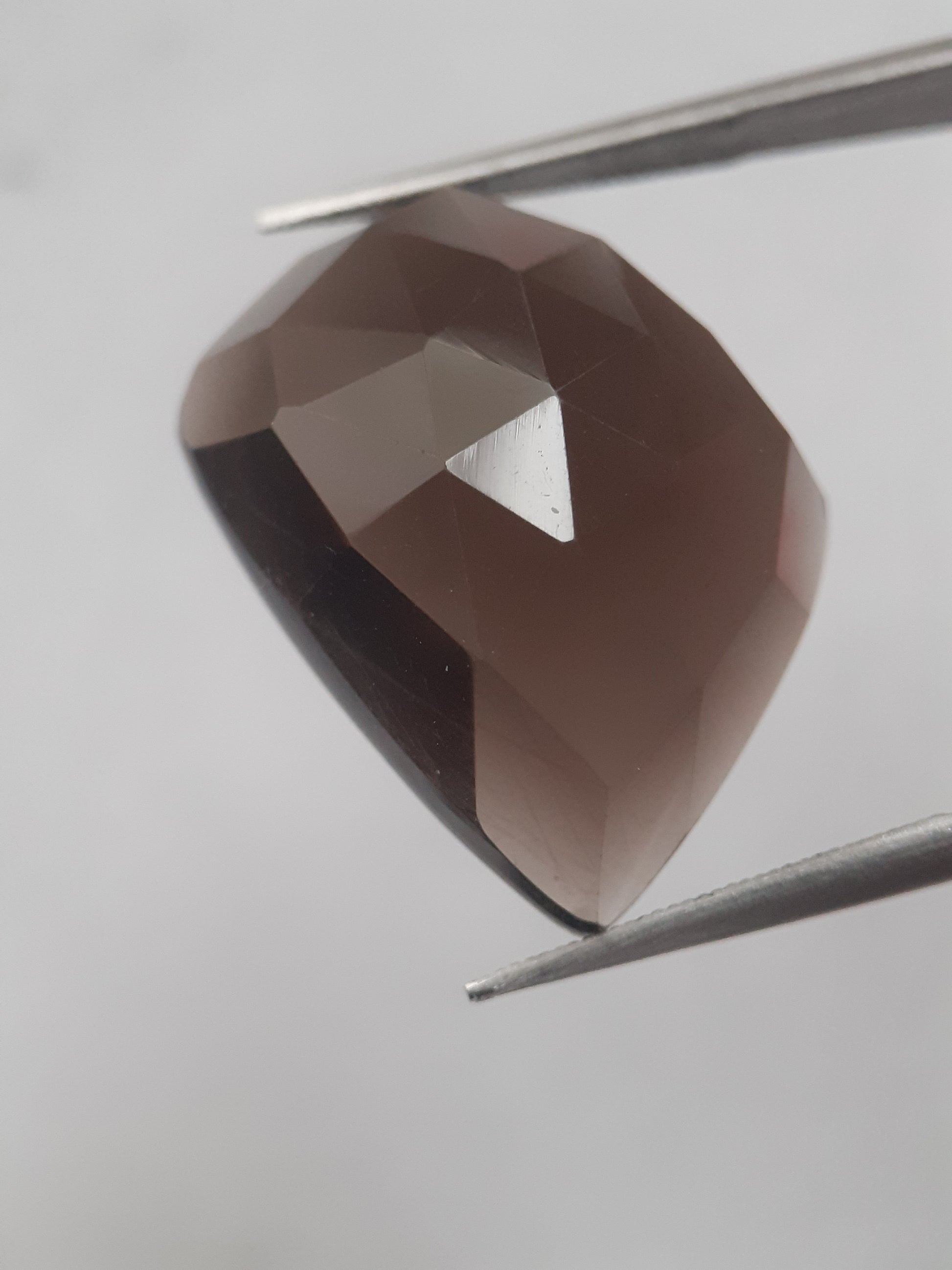 Natural deep greyish brown smoky quartz - 18.023 ct - free form  - unheated - rose cut - Natural Gems Belgium