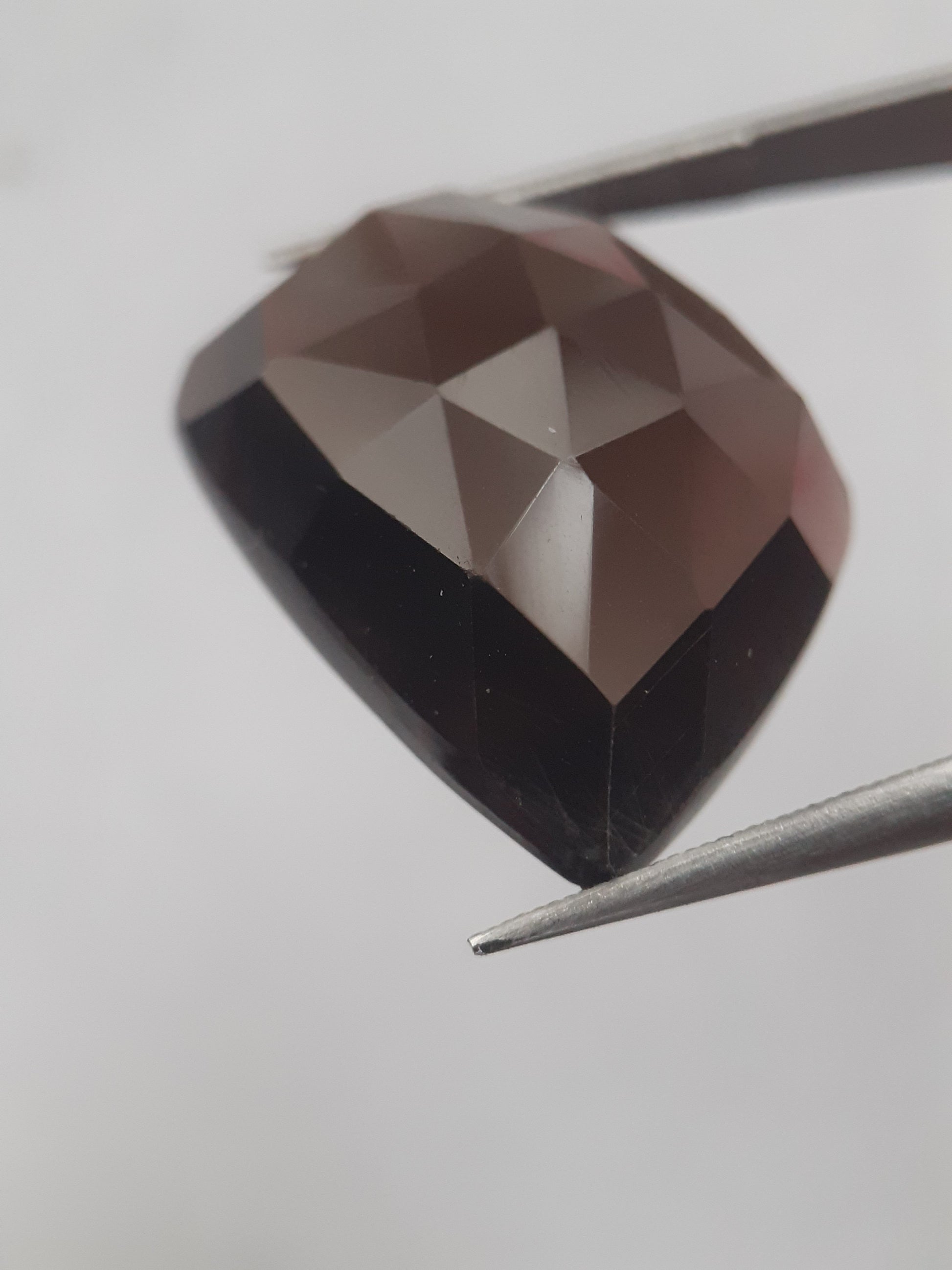 Natural deep greyish brown smoky quartz - 18.023 ct - free form  - unheated - rose cut - Natural Gems Belgium