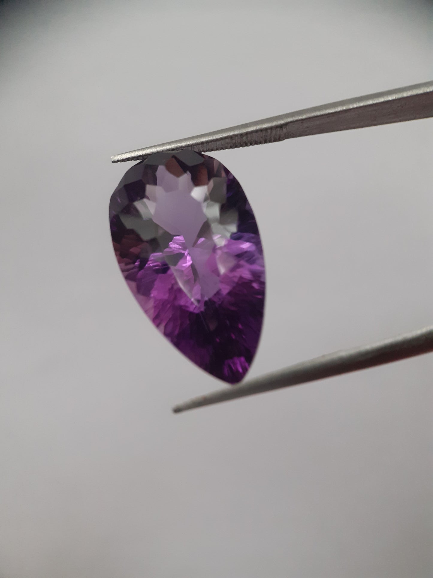 Natural deep purple Amethyst - 9.783 ct - pear - custom cut - certified natural - Natural Gems Belgium