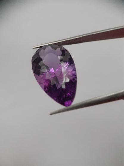 Natural deep purple Amethyst - 9.783 ct - pear - custom cut - certified natural - Natural Gems Belgium