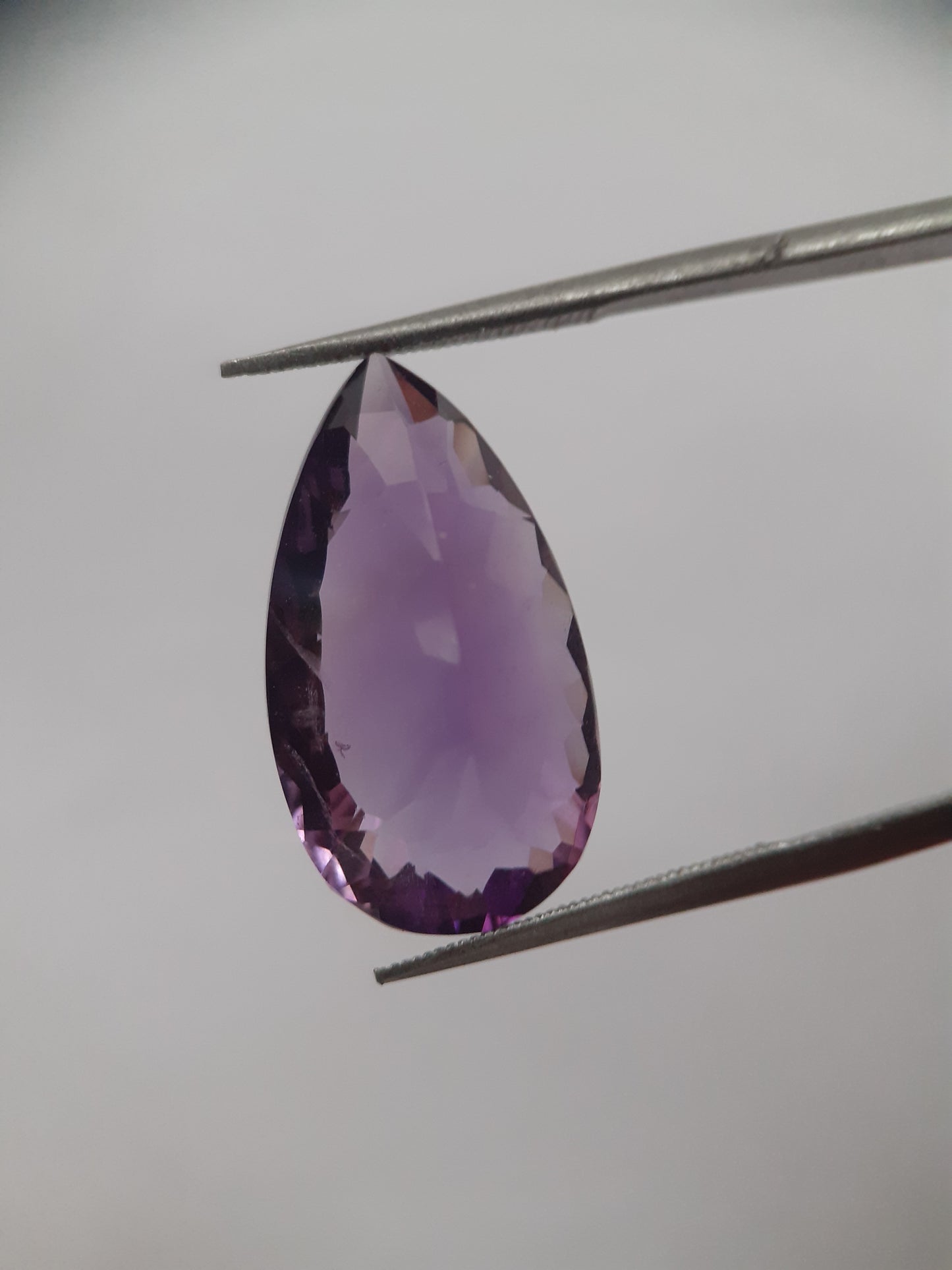 Natural deep purple Amethyst - 9.783 ct - pear - custom cut - certified natural - Natural Gems Belgium