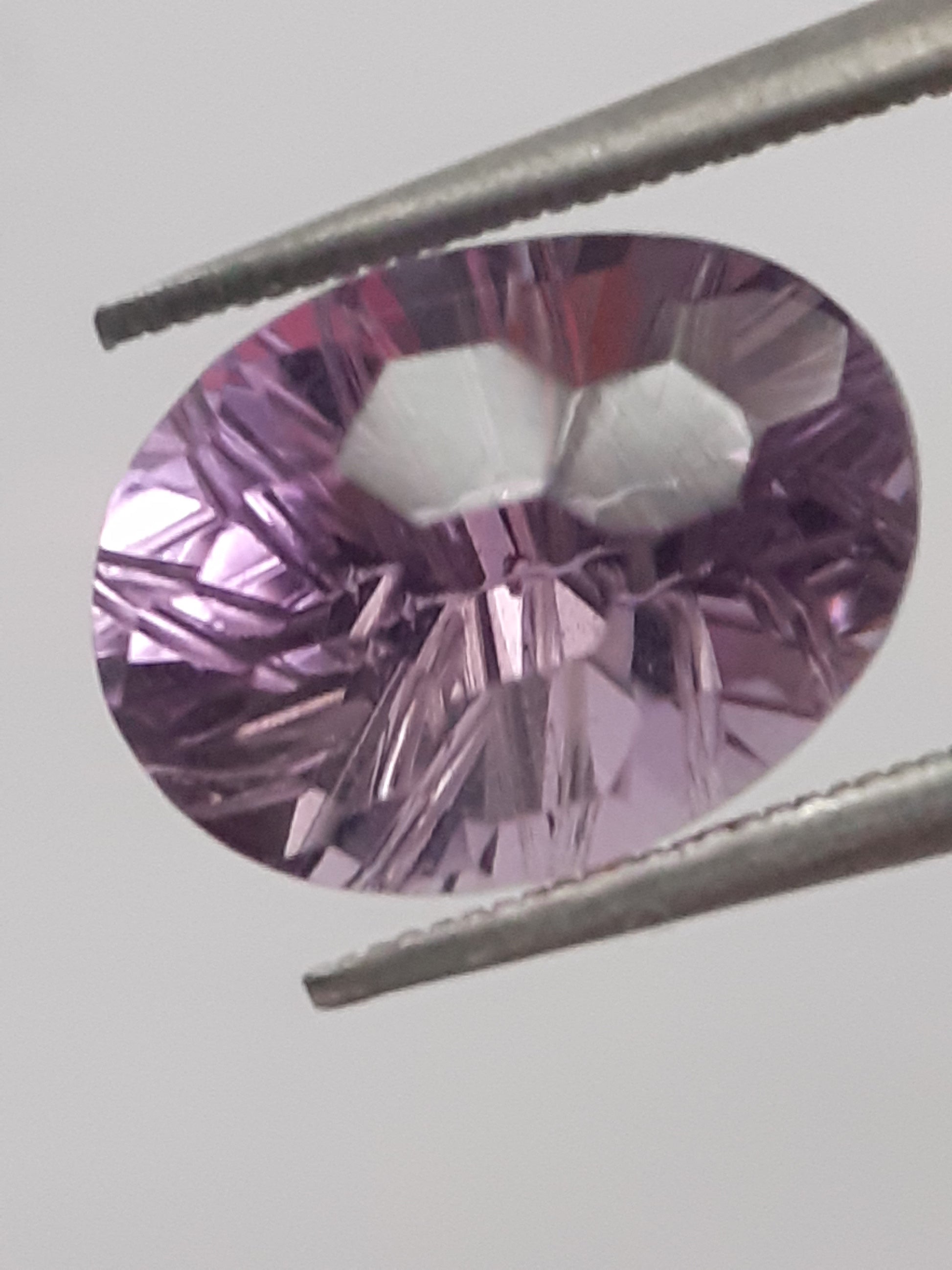 Natural violet purple Amethyst - 3.054 ct - oval - custom cut - certified natural - Natural Gems Belgium