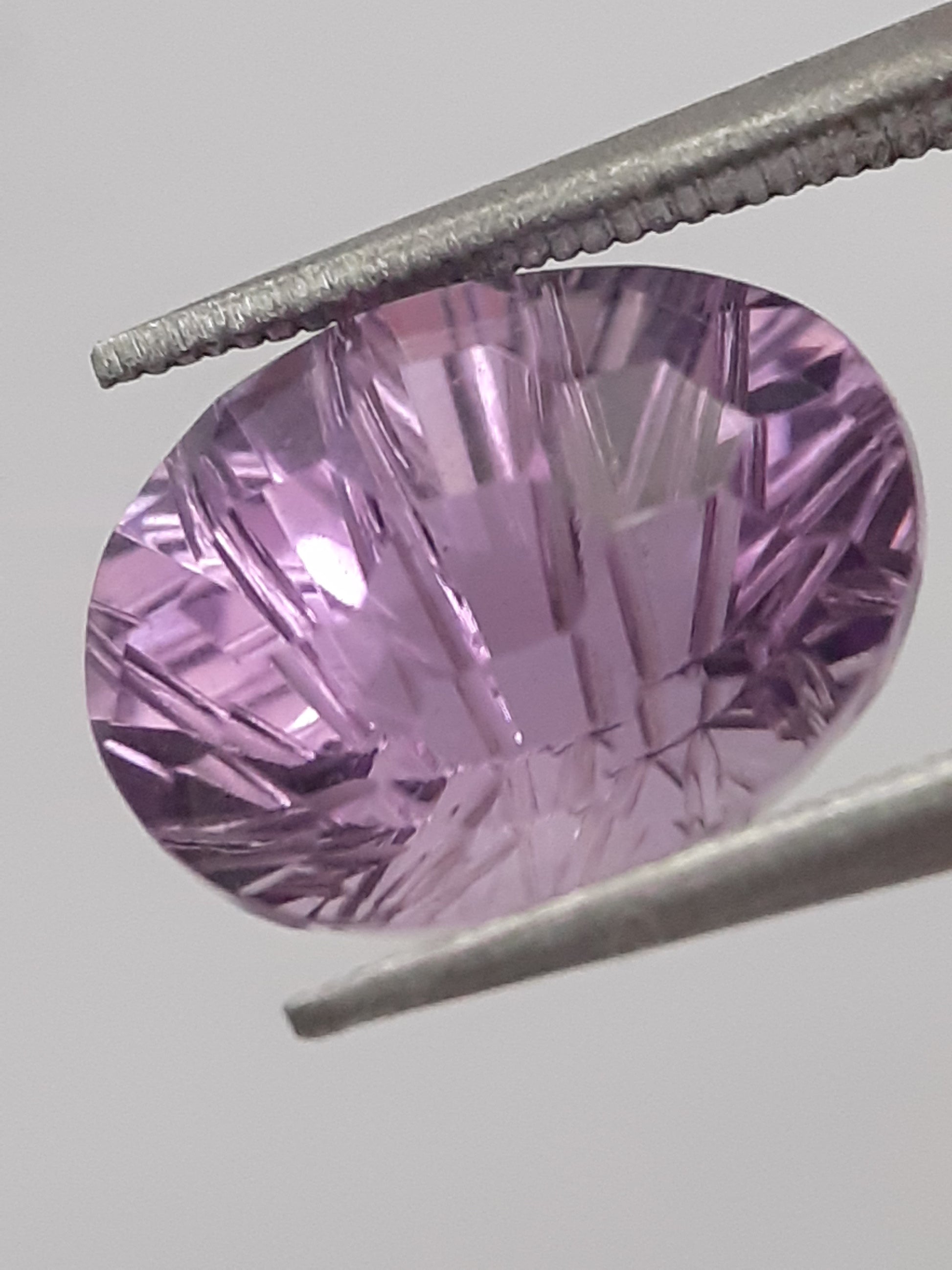 Natural violet purple Amethyst - 3.054 ct - oval - custom cut - certified natural - Natural Gems Belgium