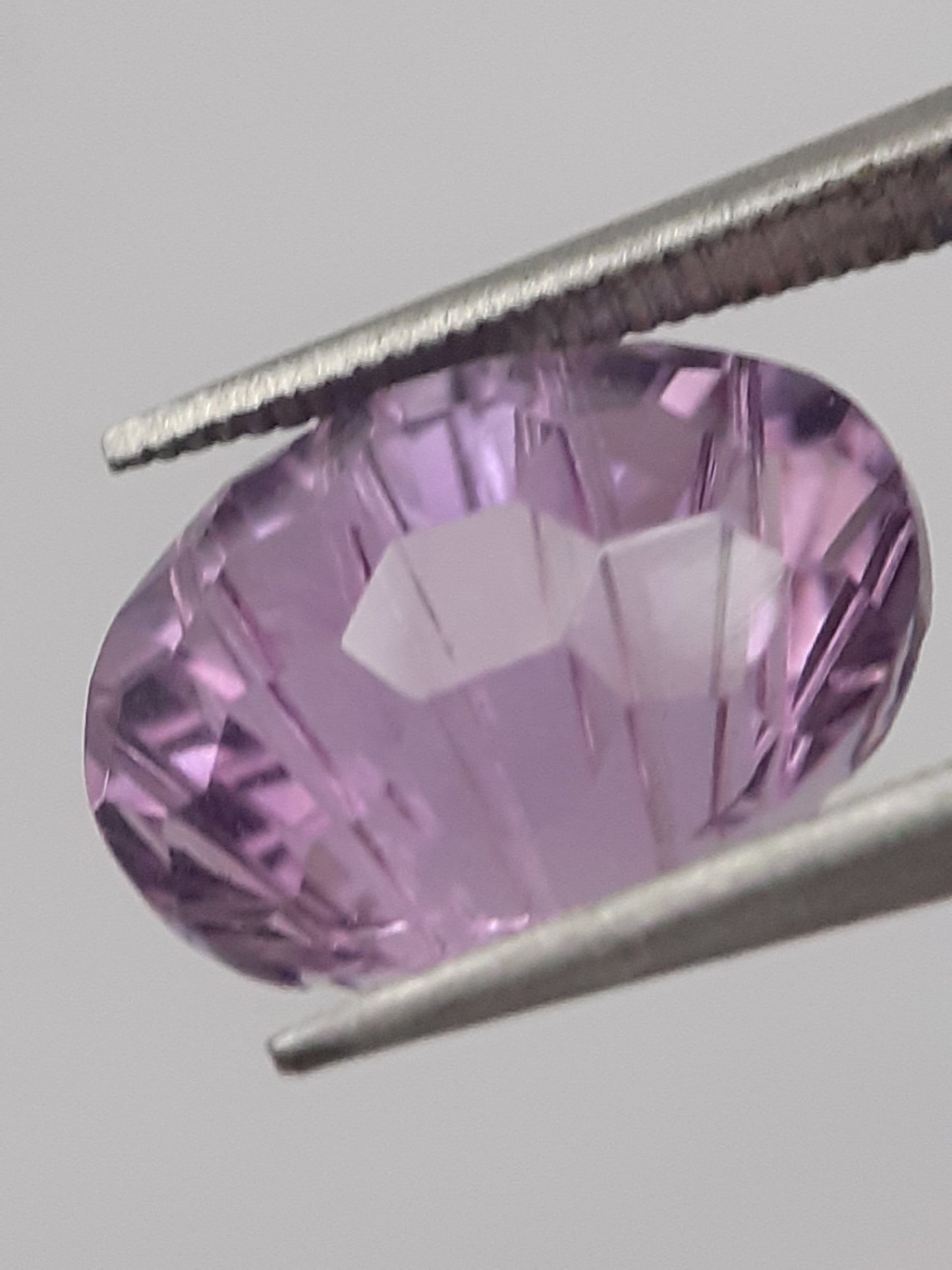 Natural violet purple Amethyst - 3.054 ct - oval - custom cut - certified natural - Natural Gems Belgium