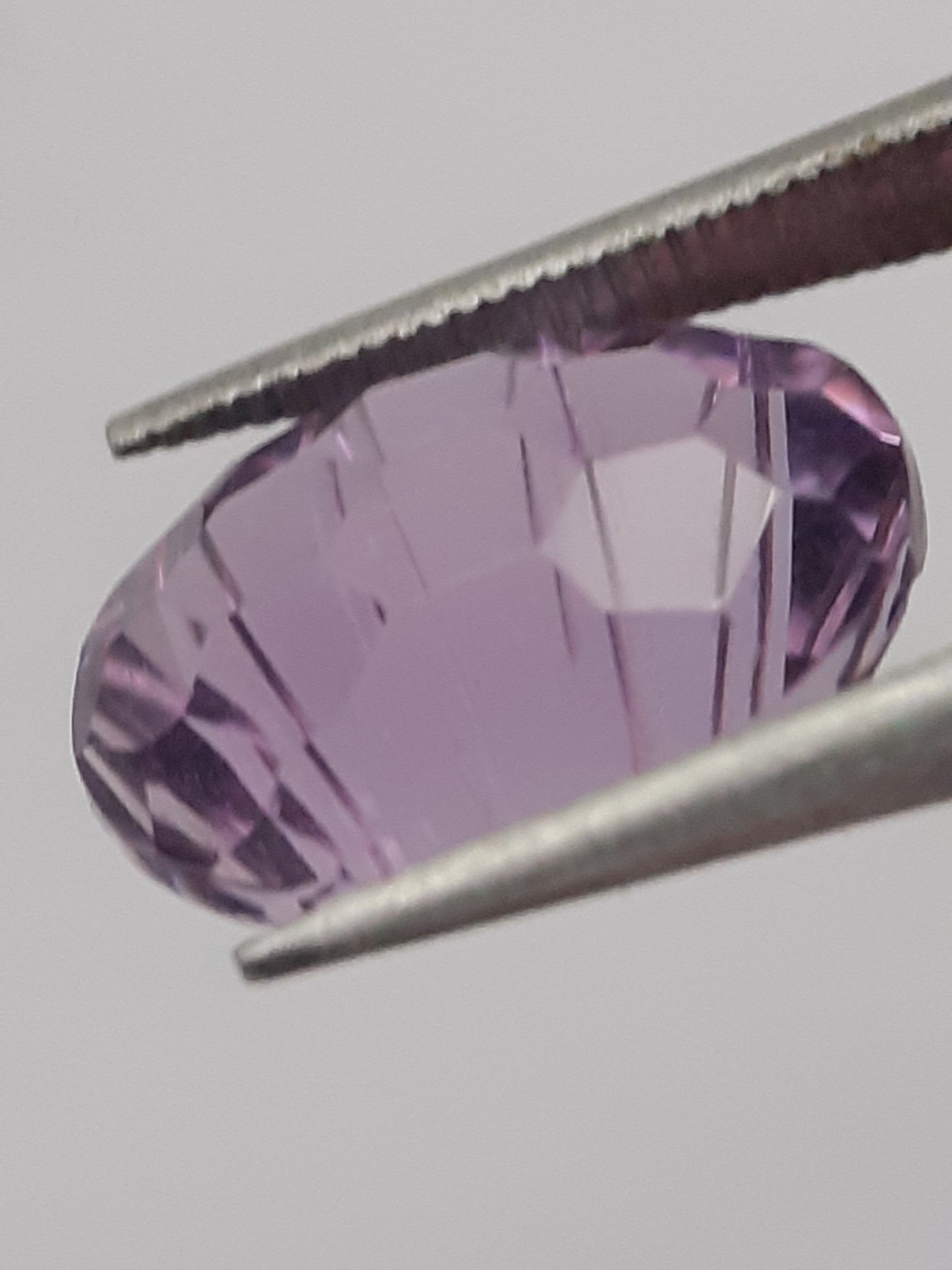 Natural violet purple Amethyst - 3.054 ct - oval - custom cut - certified natural - Natural Gems Belgium