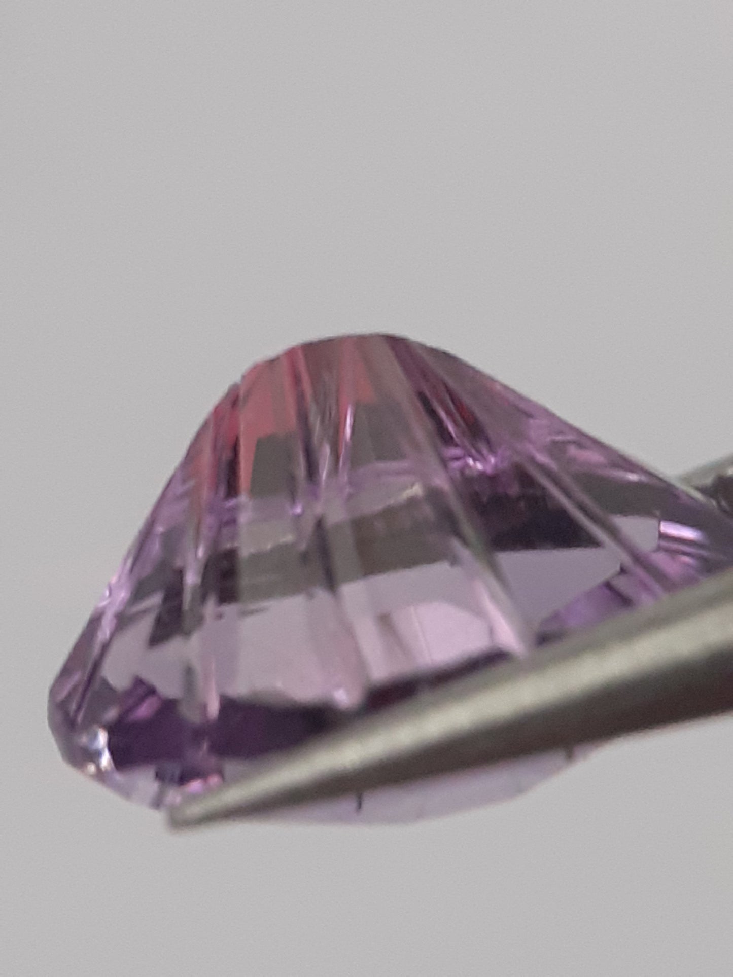 Natural violet purple Amethyst - 3.054 ct - oval - custom cut - certified natural - Natural Gems Belgium