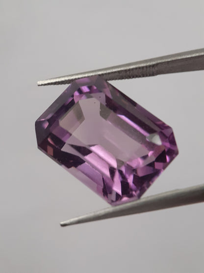 Natural pinkish purple Amethyst - 12.134 ct - octagon - certified natural - Natural Gems Belgium