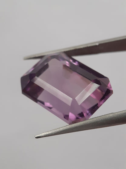 Natural pinkish purple Amethyst - 12.134 ct - octagon - certified natural - Natural Gems Belgium