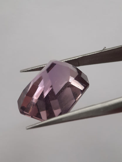 Natural pinkish purple Amethyst - 12.134 ct - octagon - certified natural - Natural Gems Belgium