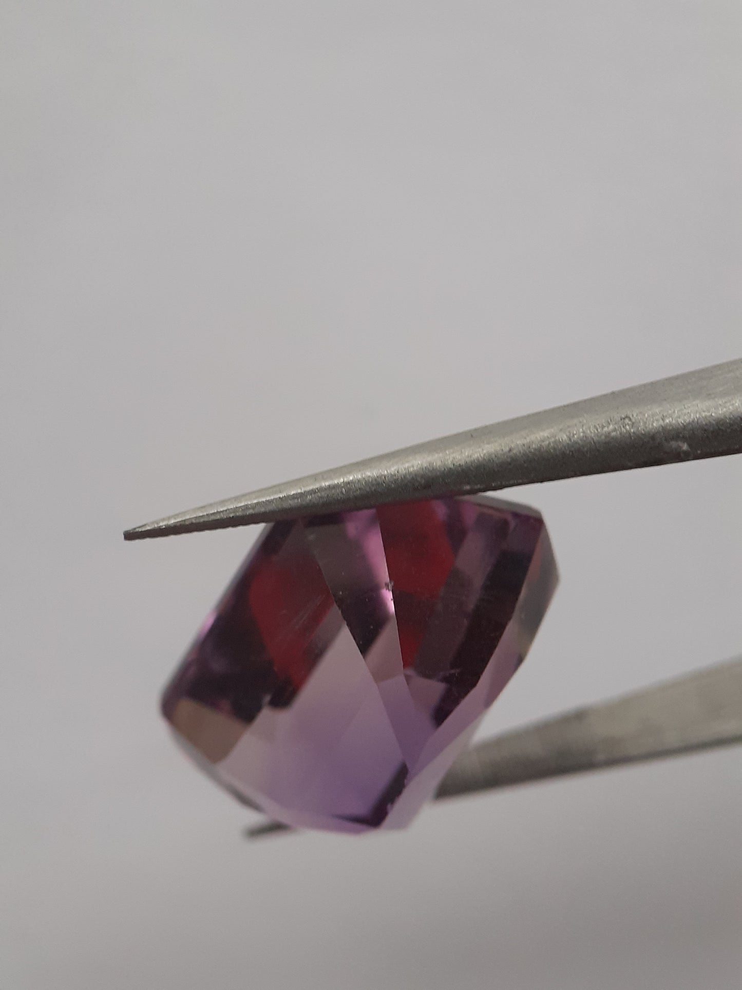 Natural pinkish purple Amethyst - 12.134 ct - octagon - certified natural - Natural Gems Belgium