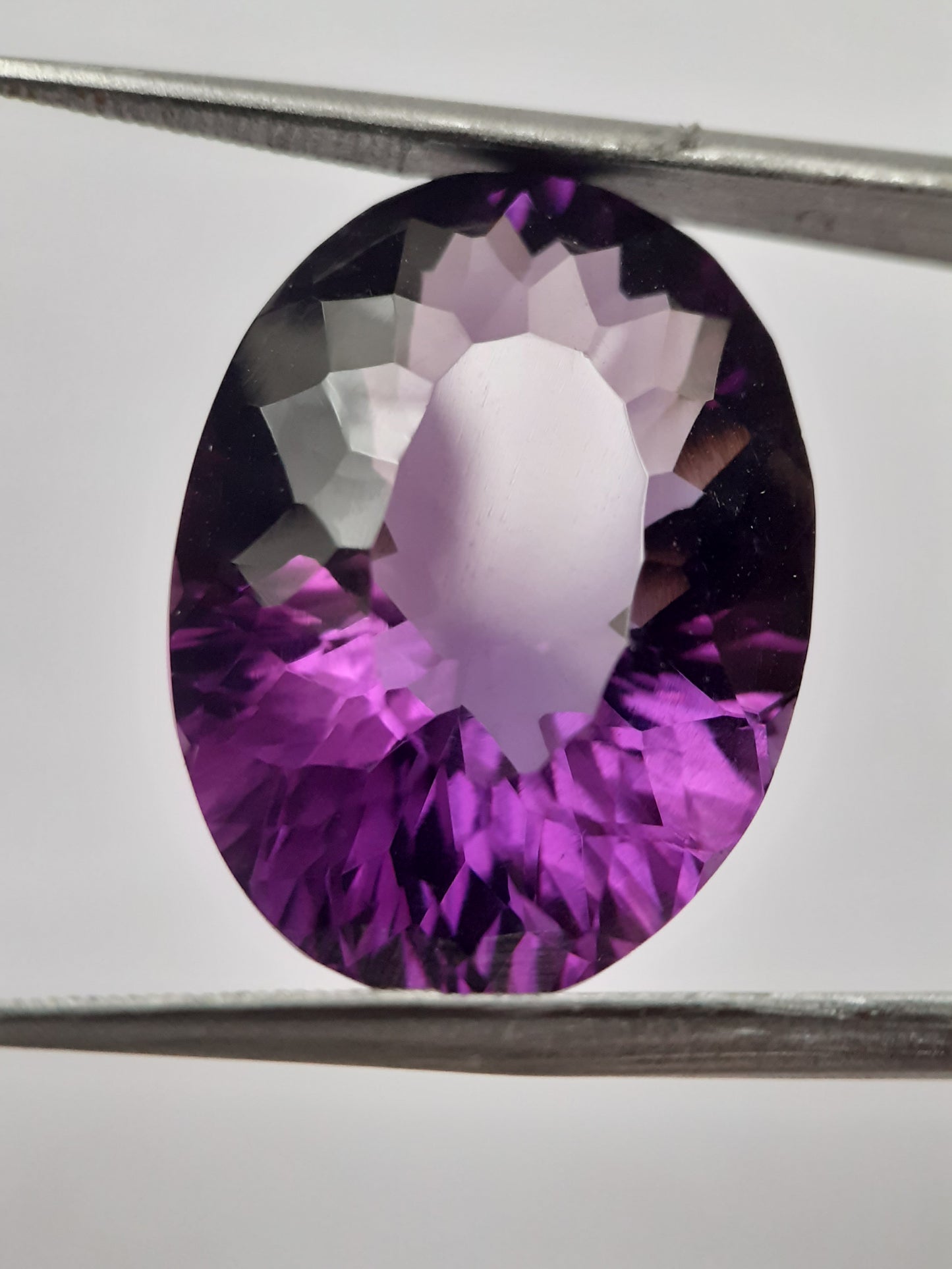 Natural deep purple Amethyst - 15.670 ct - Oval - AAA++ grade - unheated - Natural Gems Belgium