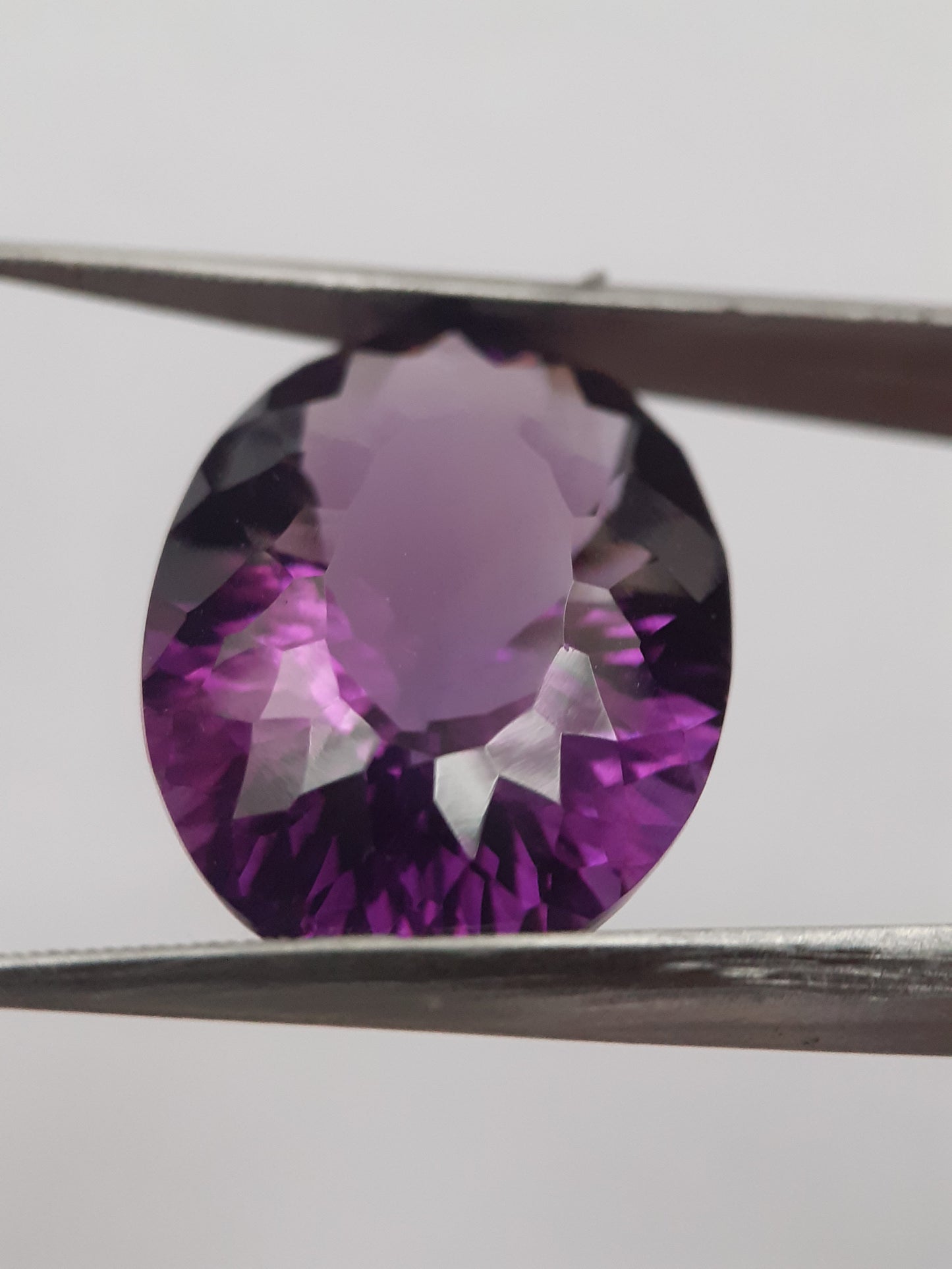 Natural deep purple Amethyst - 15.670 ct - Oval - AAA++ grade - unheated - Natural Gems Belgium