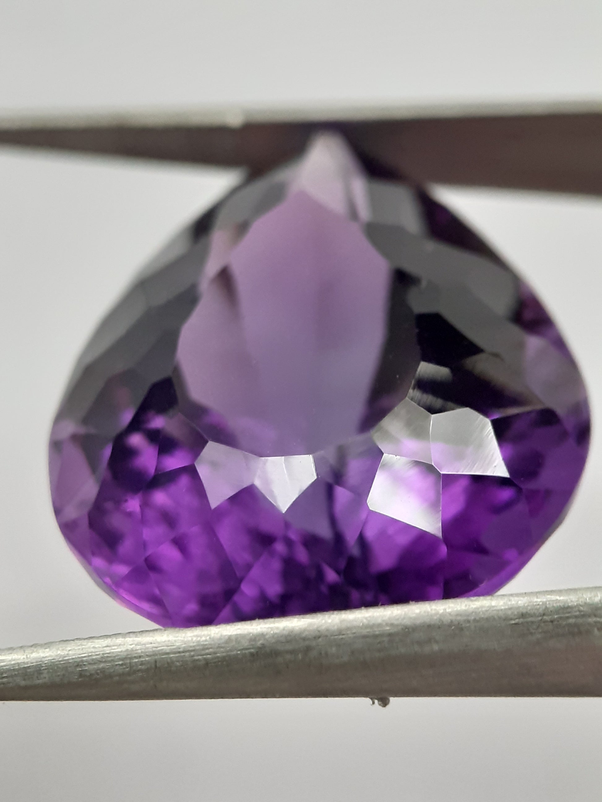 Natural deep purple Amethyst - 23.269 ct - Pear - AAA++ grade - unheated - Natural Gems Belgium