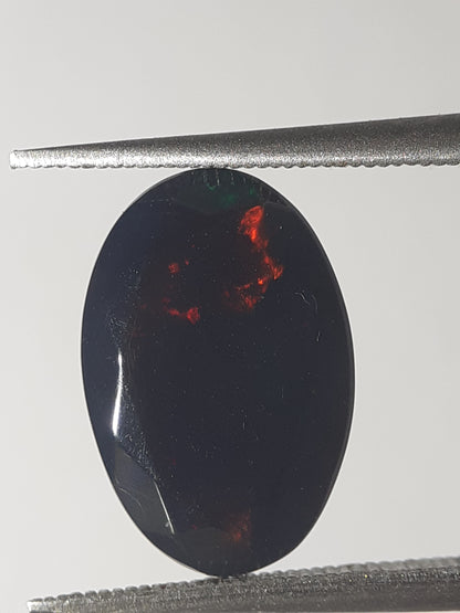 Natural Black Crystal Opal - play of color - 1.892 ct - oval - smoked - Natural Gems Belgium