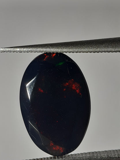 Natural Black Crystal Opal - play of color - 1.892 ct - oval - smoked - Natural Gems Belgium