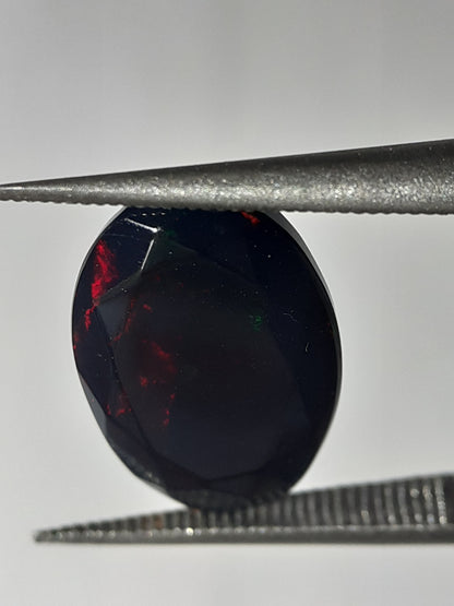 Natural Black Crystal Opal - play of color - 1.892 ct - oval - smoked - Natural Gems Belgium