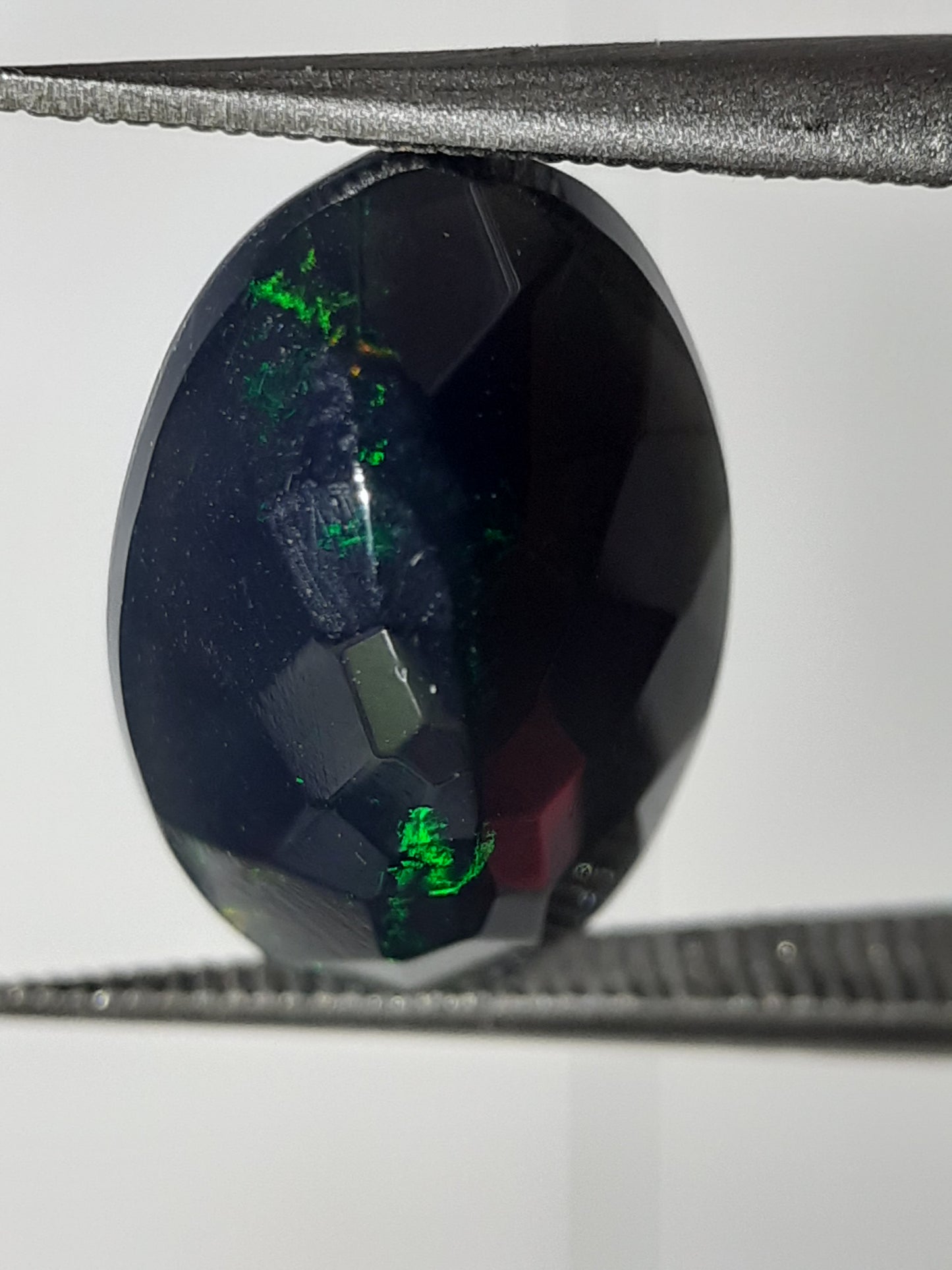 Natural Black Crystal Opal - play of color - 1.892 ct - oval - smoked - Natural Gems Belgium