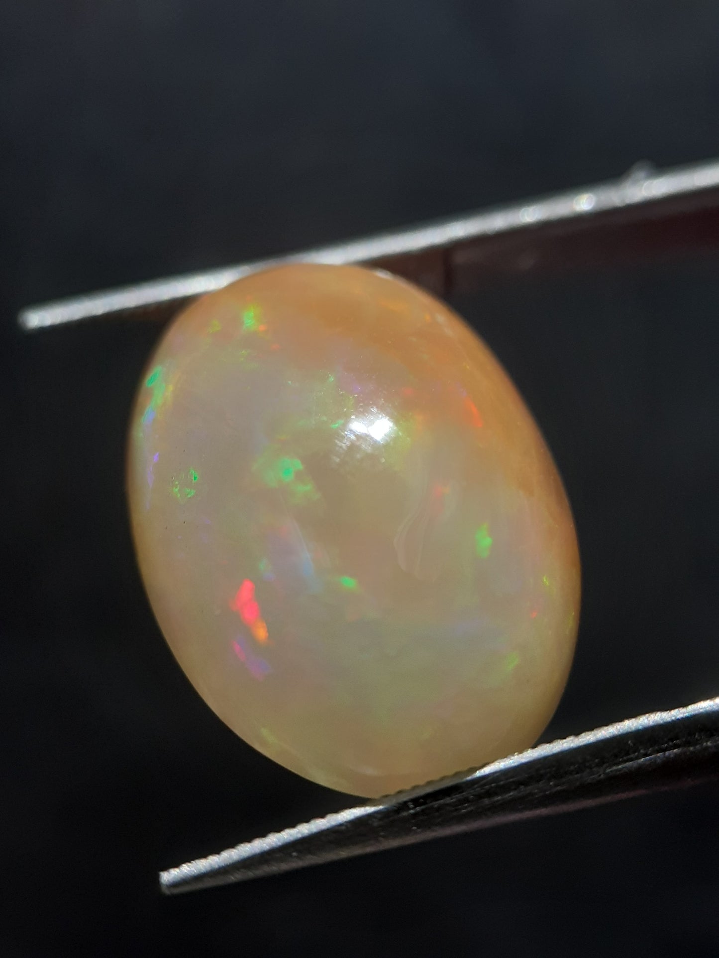 Natural White Opal - bicolor white orange - play of color - 7.944 ct - oval - unheated - unique - Natural Gems Belgium