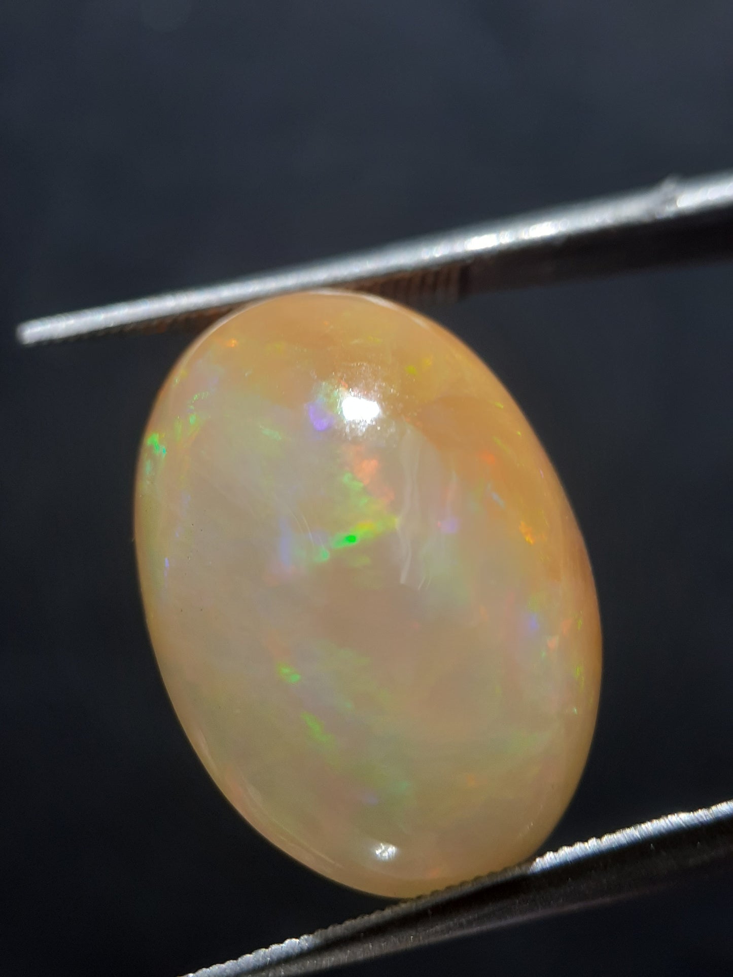 Natural White Opal - bicolor white orange - play of color - 7.944 ct - oval - unheated - unique - Natural Gems Belgium