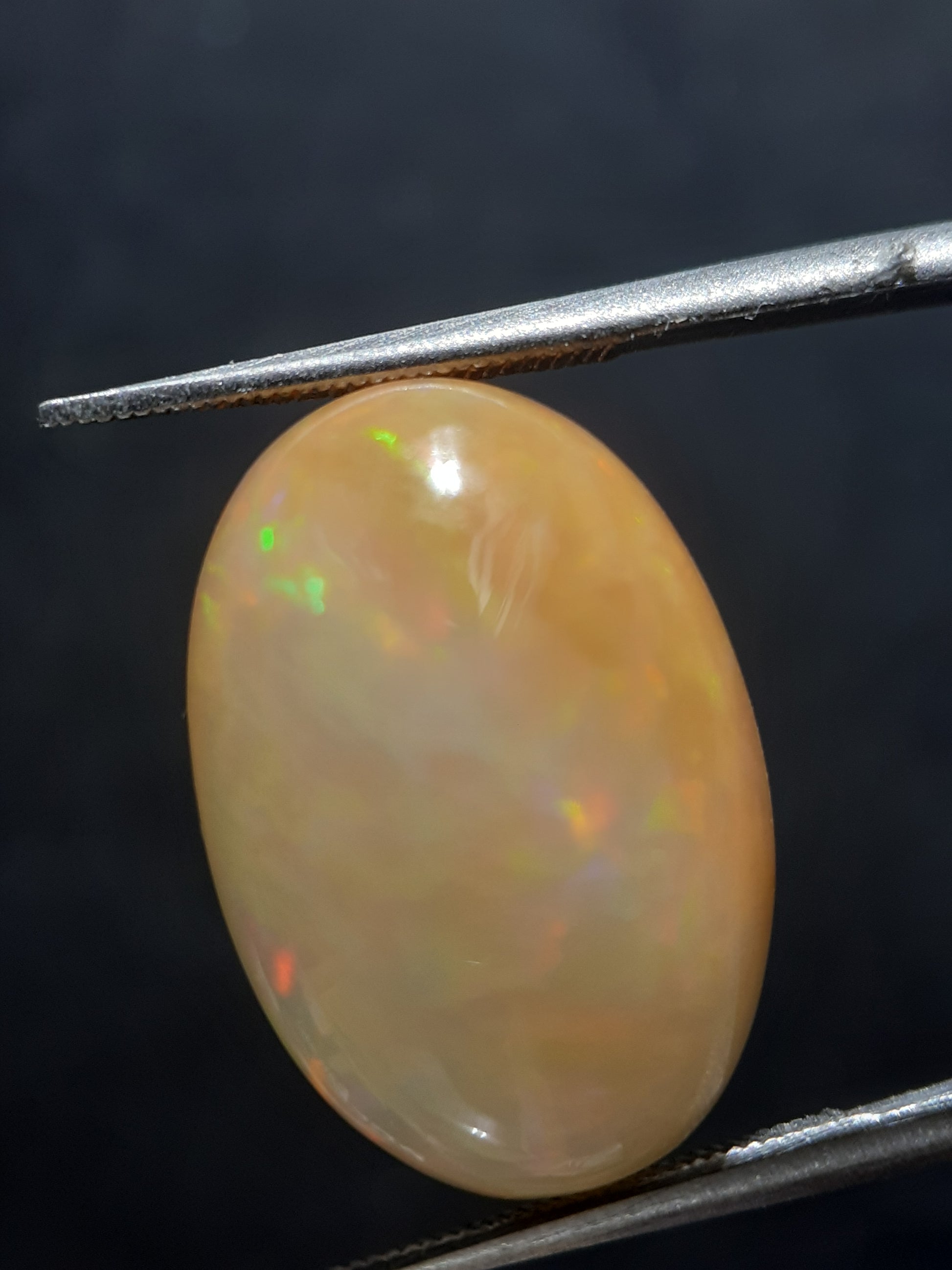 Natural White Opal - bicolor white orange - play of color - 7.944 ct - oval - unheated - unique - Natural Gems Belgium