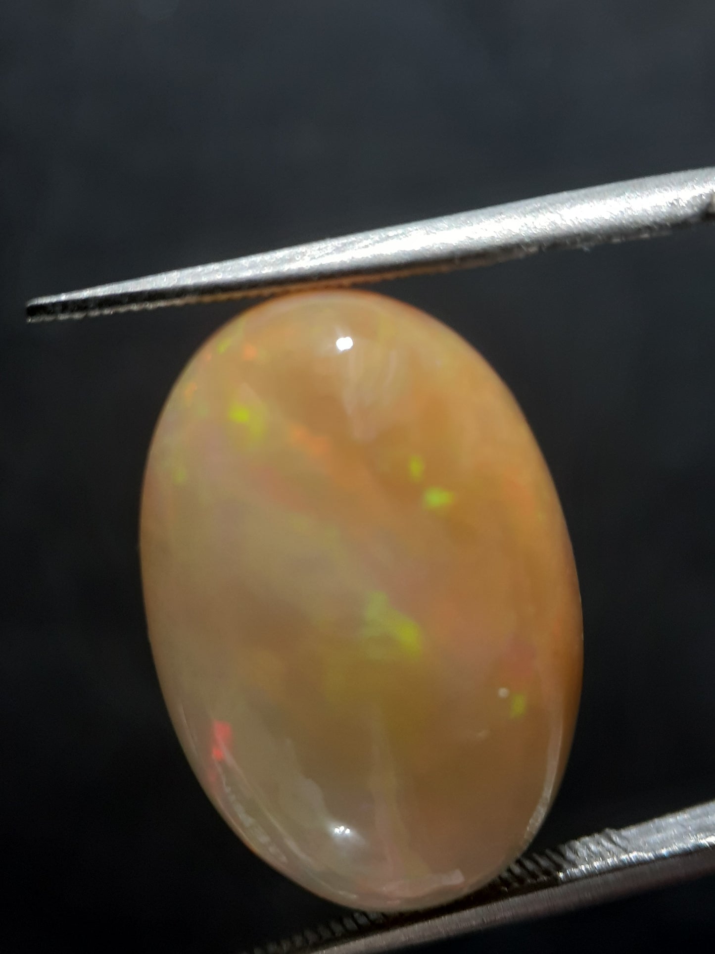 Natural White Opal - bicolor white orange - play of color - 7.944 ct - oval - unheated - unique - Natural Gems Belgium