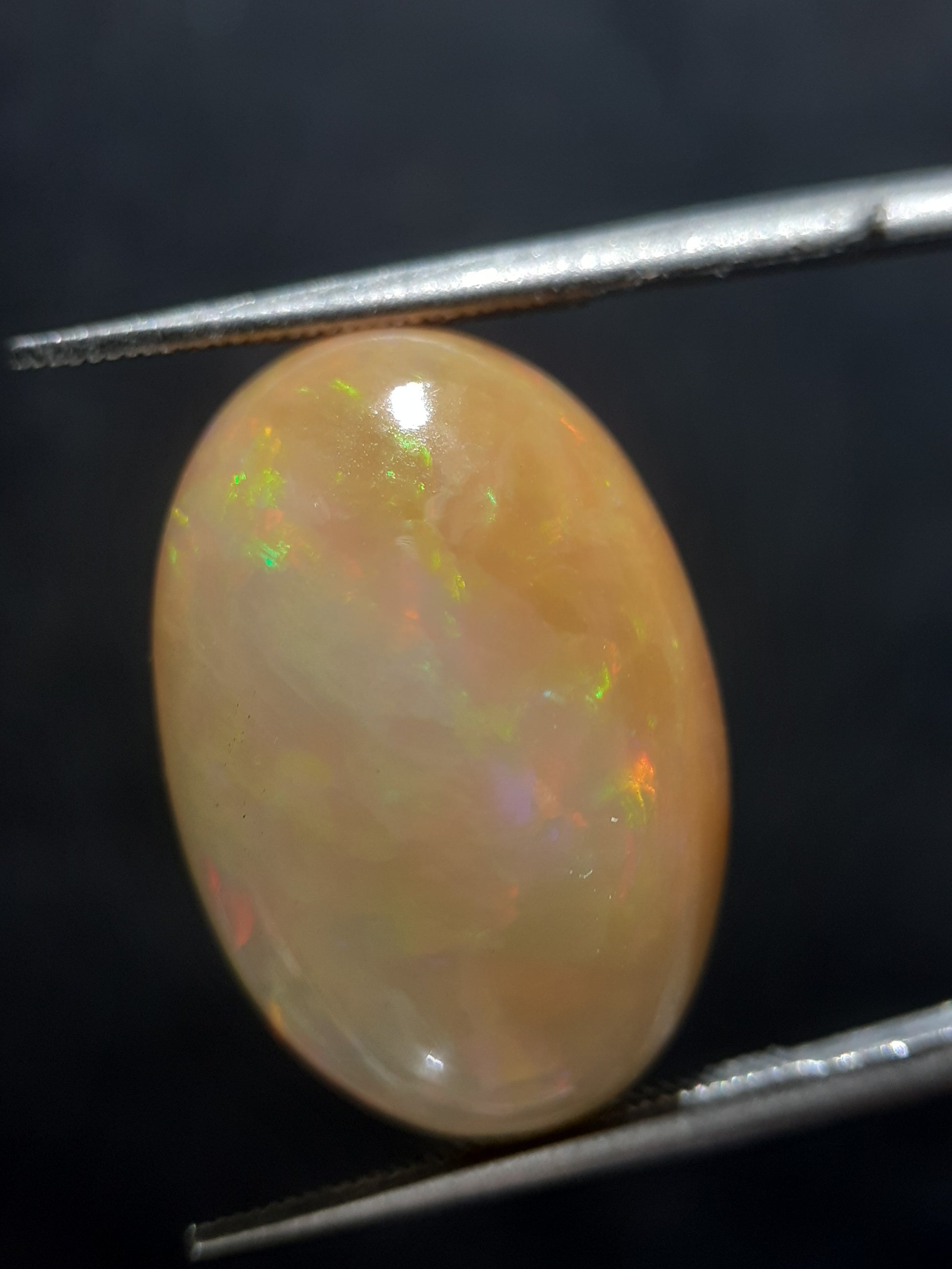 Natural White Opal - bicolor white orange - play of color - 7.944 ct - oval - unheated - unique - Natural Gems Belgium