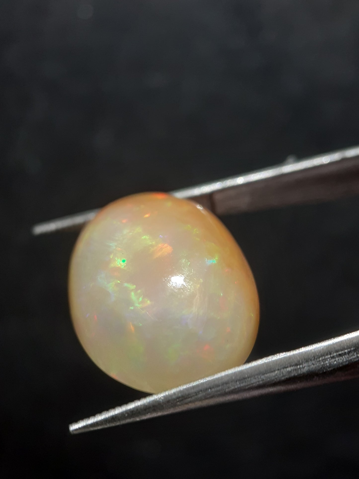 Natural White Opal - bicolor white orange - play of color - 7.944 ct - oval - unheated - unique - Natural Gems Belgium