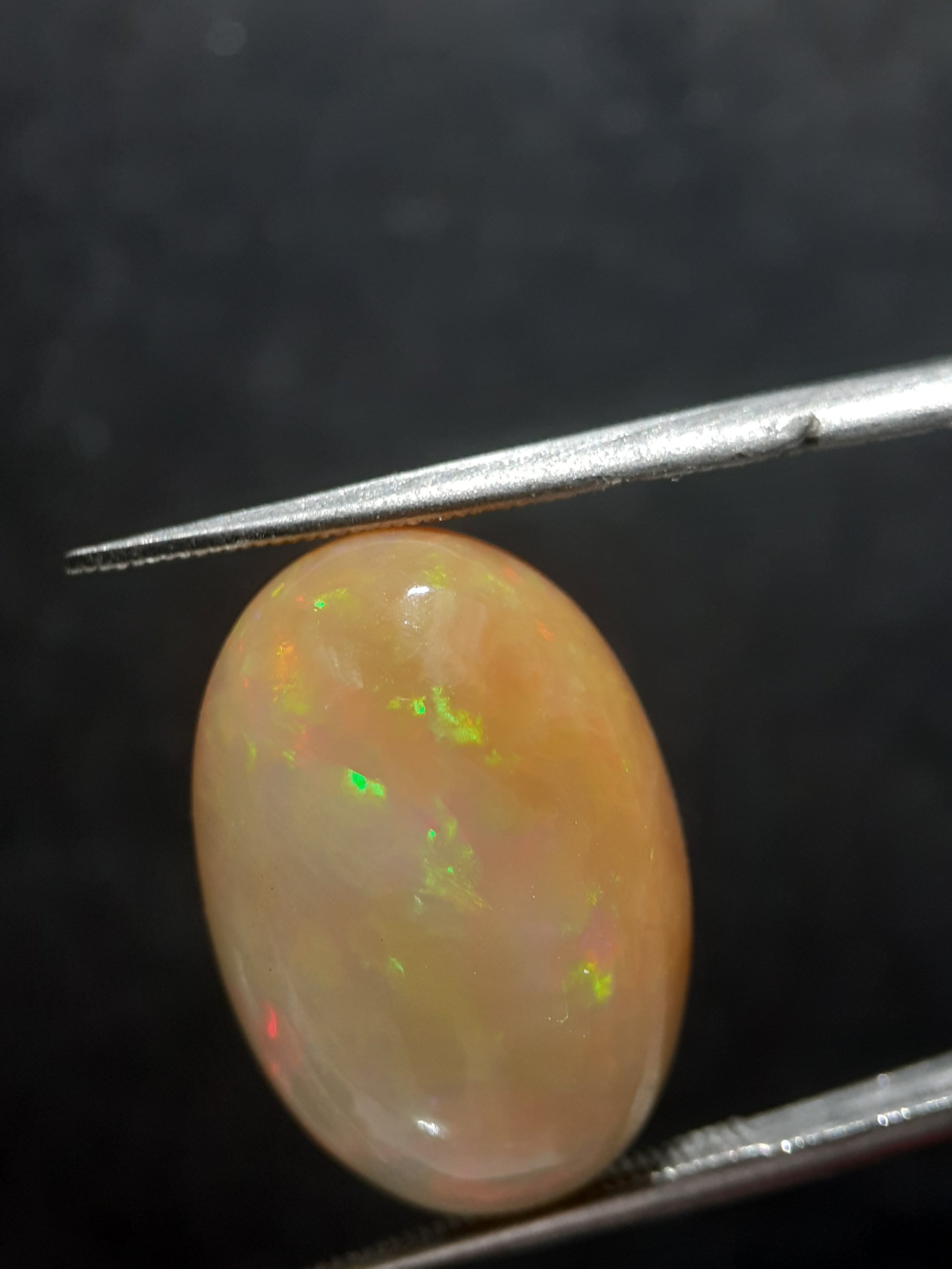 Natural White Opal - bicolor white orange - play of color - 7.944 ct - oval - unheated - unique - Natural Gems Belgium