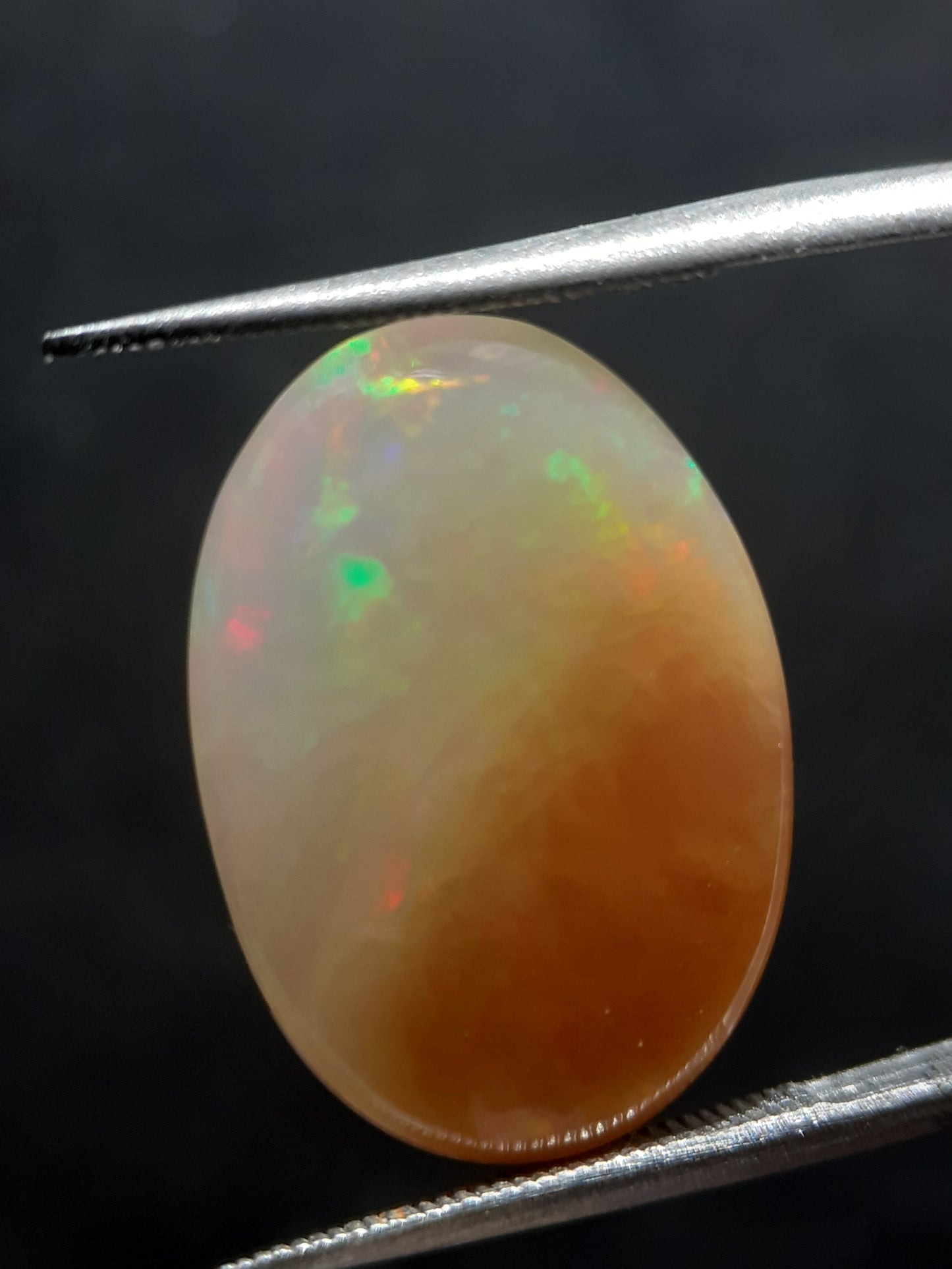 Natural White Opal - bicolor white orange - play of color - 7.944 ct - oval - unheated - unique - Natural Gems Belgium