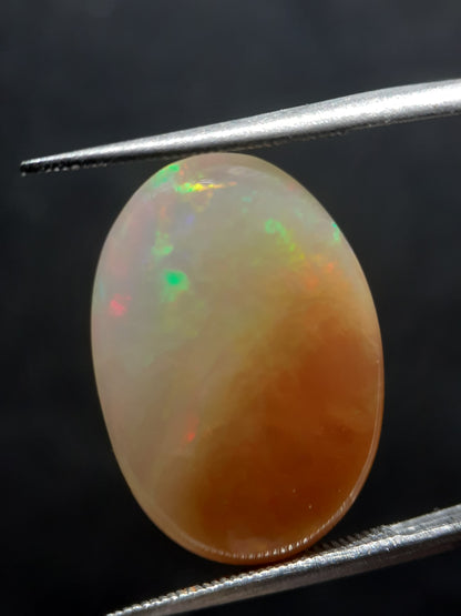 Natural White Opal - bicolor white orange - play of color - 7.944 ct - oval - unheated - unique - Natural Gems Belgium