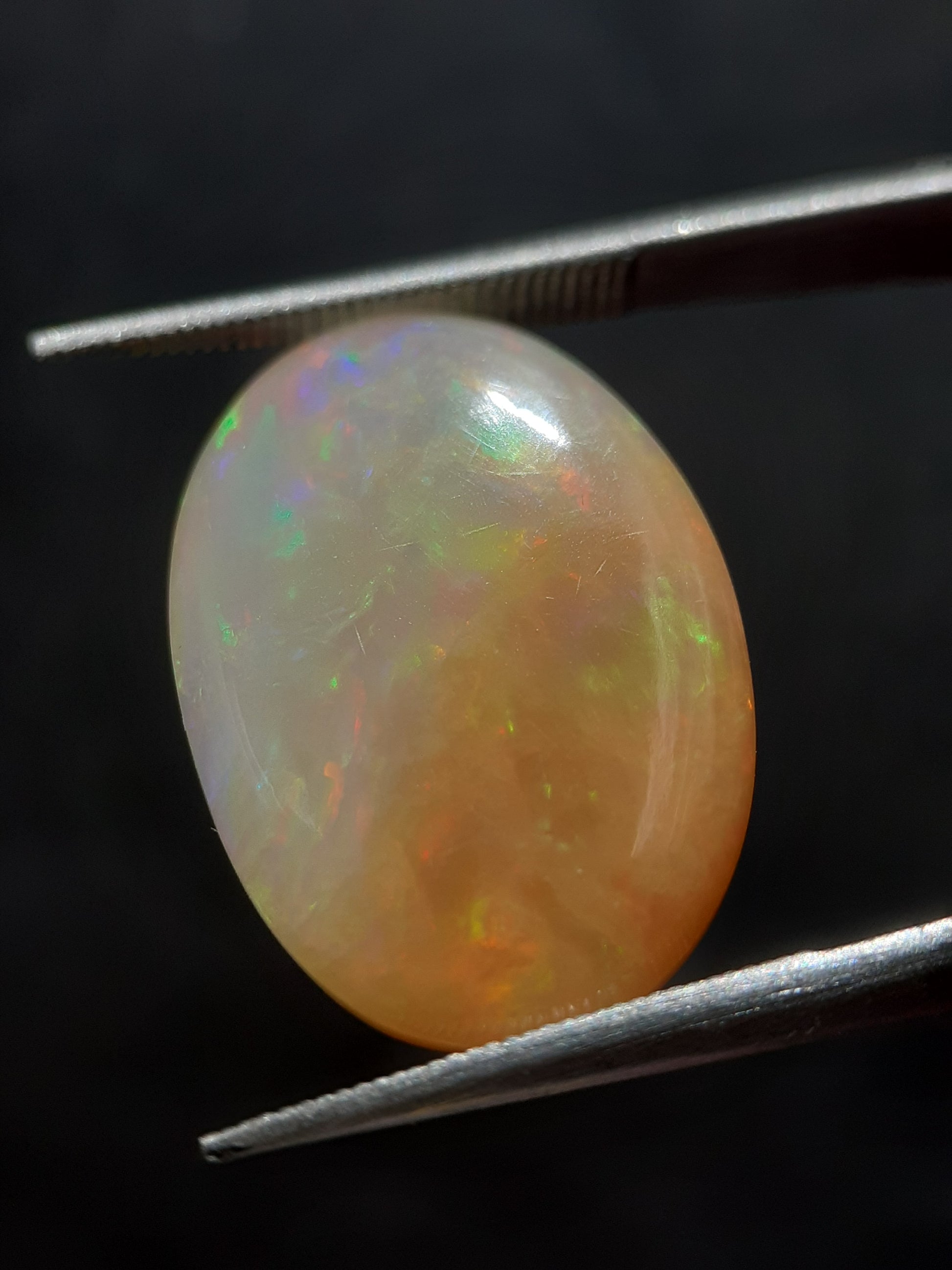 Natural White Opal - bicolor white orange - play of color - 7.944 ct - oval - unheated - unique - Natural Gems Belgium