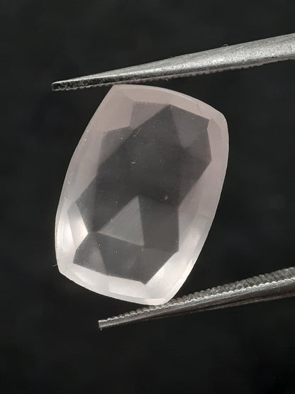 Natural light pink rose quartz - 5.895 ct - cushion - rose cut - certified natural - Natural Gems Belgium