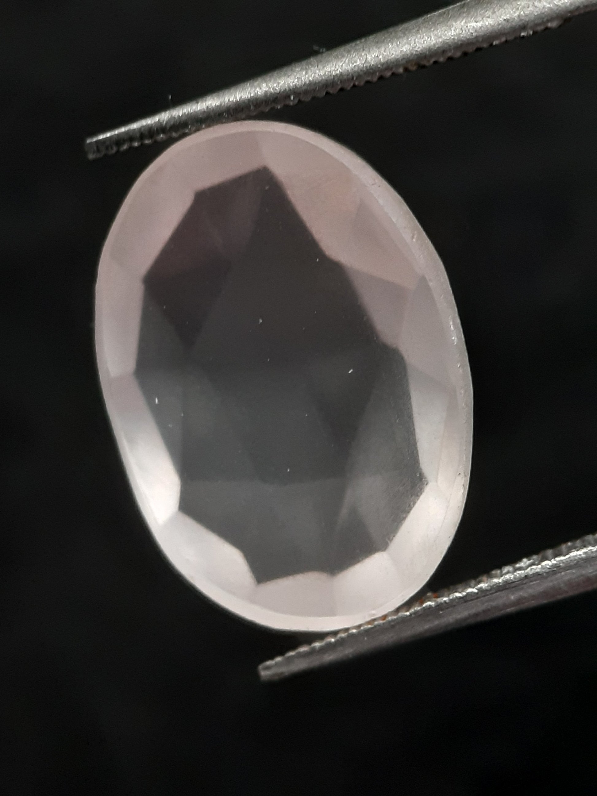 Natural light pink rose quartz - 5.610 ct - oval - rose cut - certified natural - Natural Gems Belgium