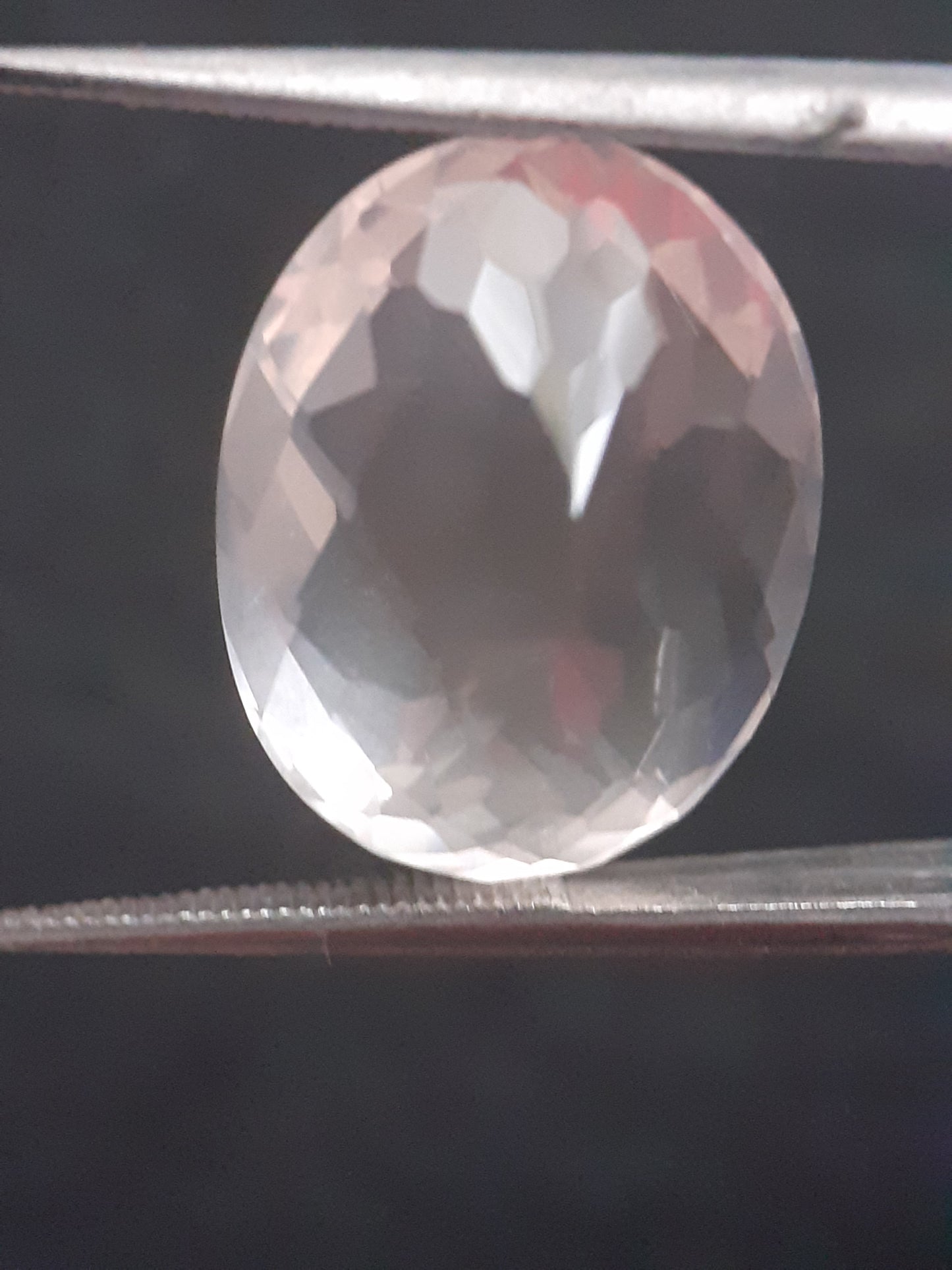 Natural light pink rose quartz - 8.868 ct - oval - checkered cut - certified natural - Natural Gems Belgium