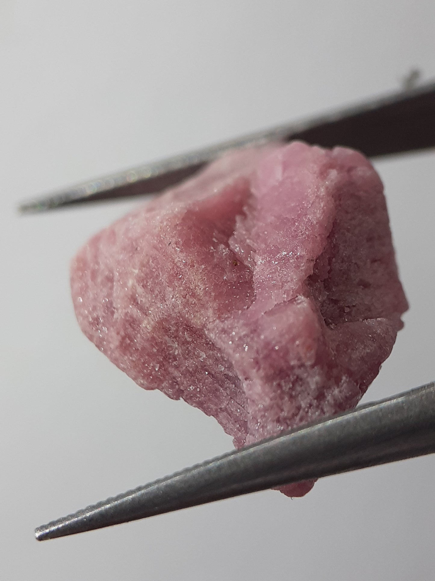 Natural purplish red Ruby - 16.448 ct - rough ruby - heated - certified natural - Natural Gems Belgium