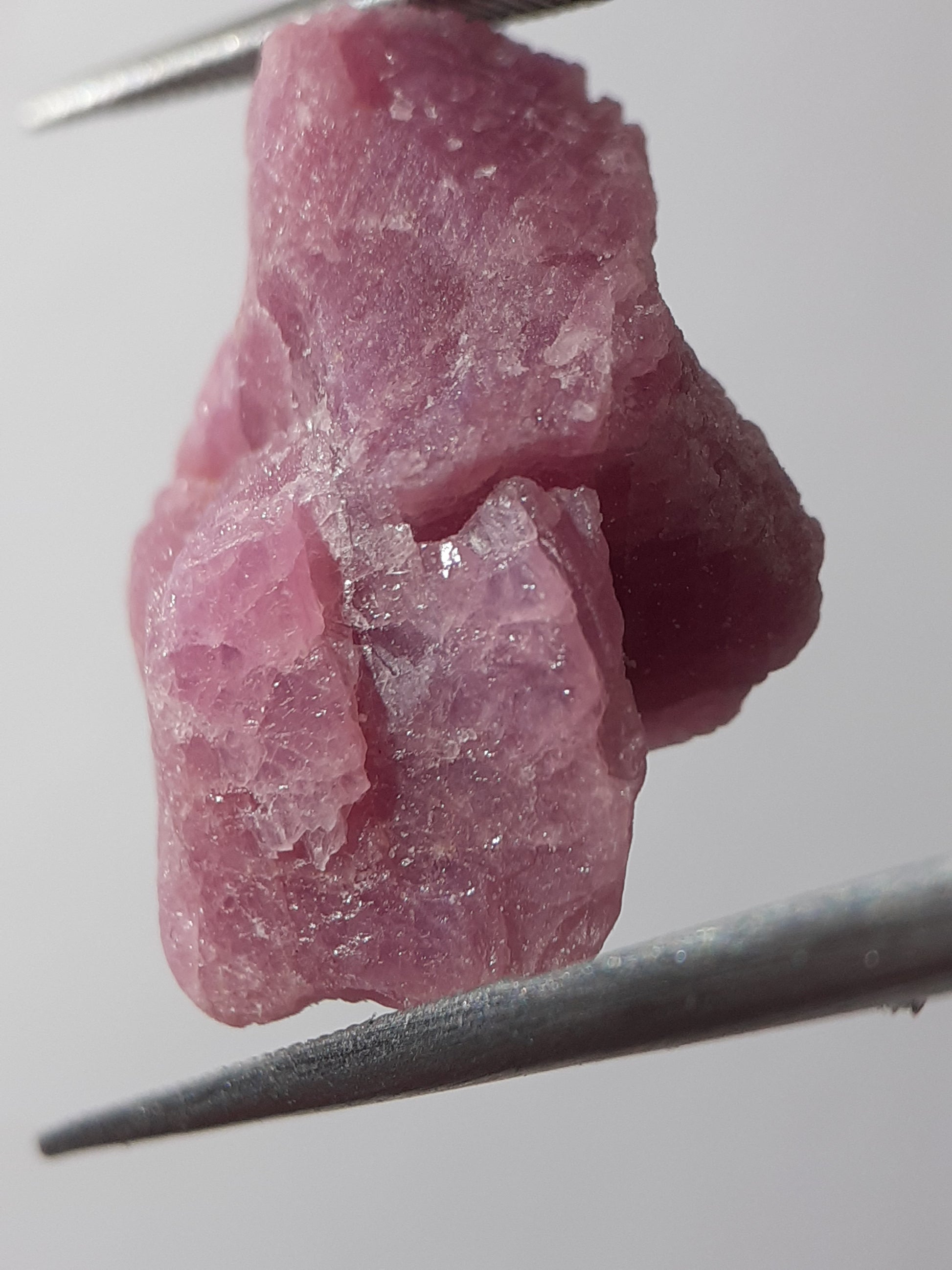 Natural purplish red Ruby - 16.448 ct - rough ruby - heated - certified natural - Natural Gems Belgium