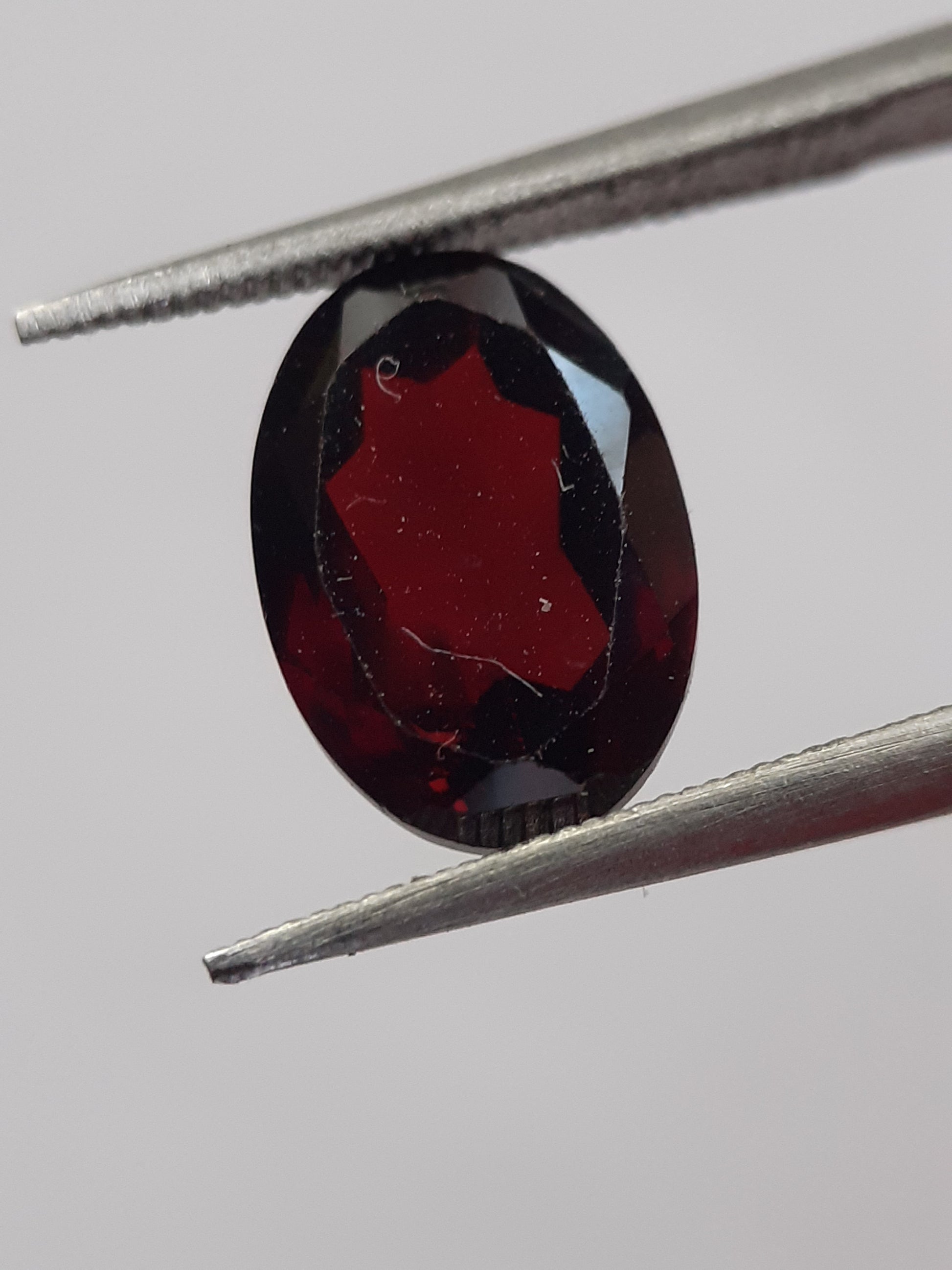 Natural wine-red almandine Garnet - 2.742 ct - Oval - unheated - certified natural - Natural Gems Belgium