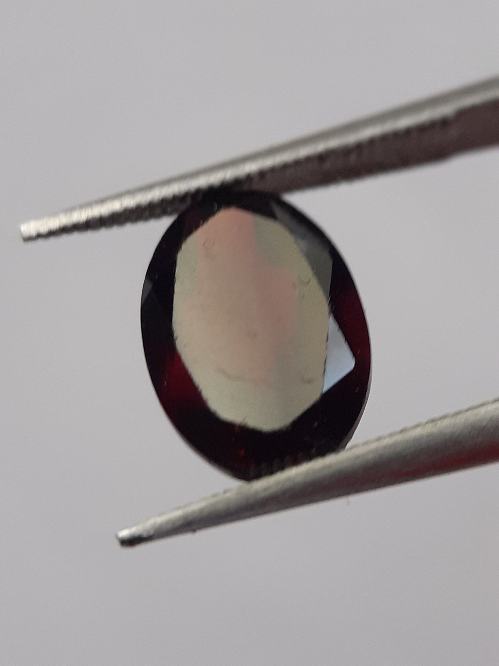 Natural wine-red almandine Garnet - 2.742 ct - Oval - unheated - certified natural - Natural Gems Belgium