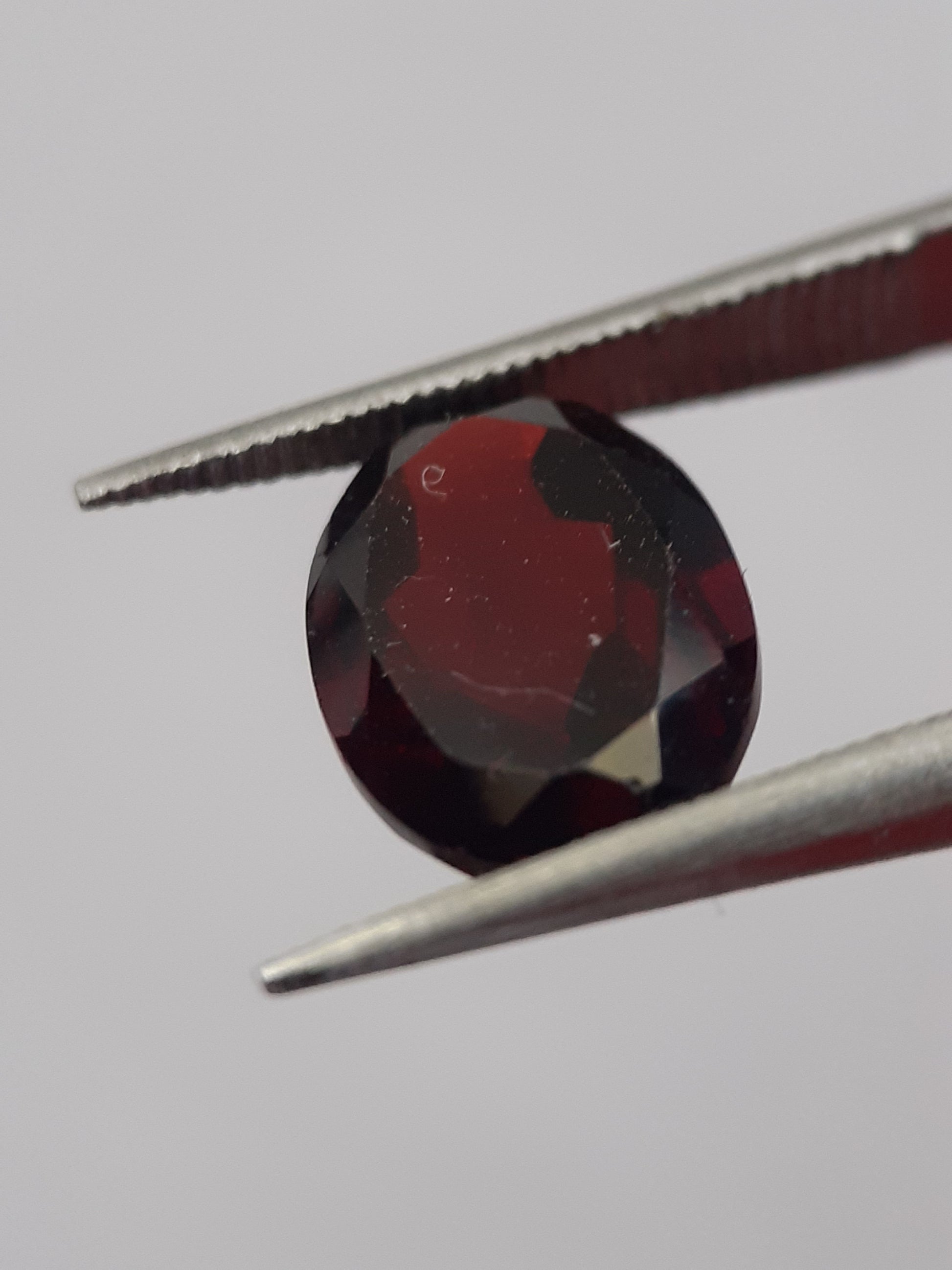 Natural wine-red almandine Garnet - 2.742 ct - Oval - unheated - certified natural - Natural Gems Belgium