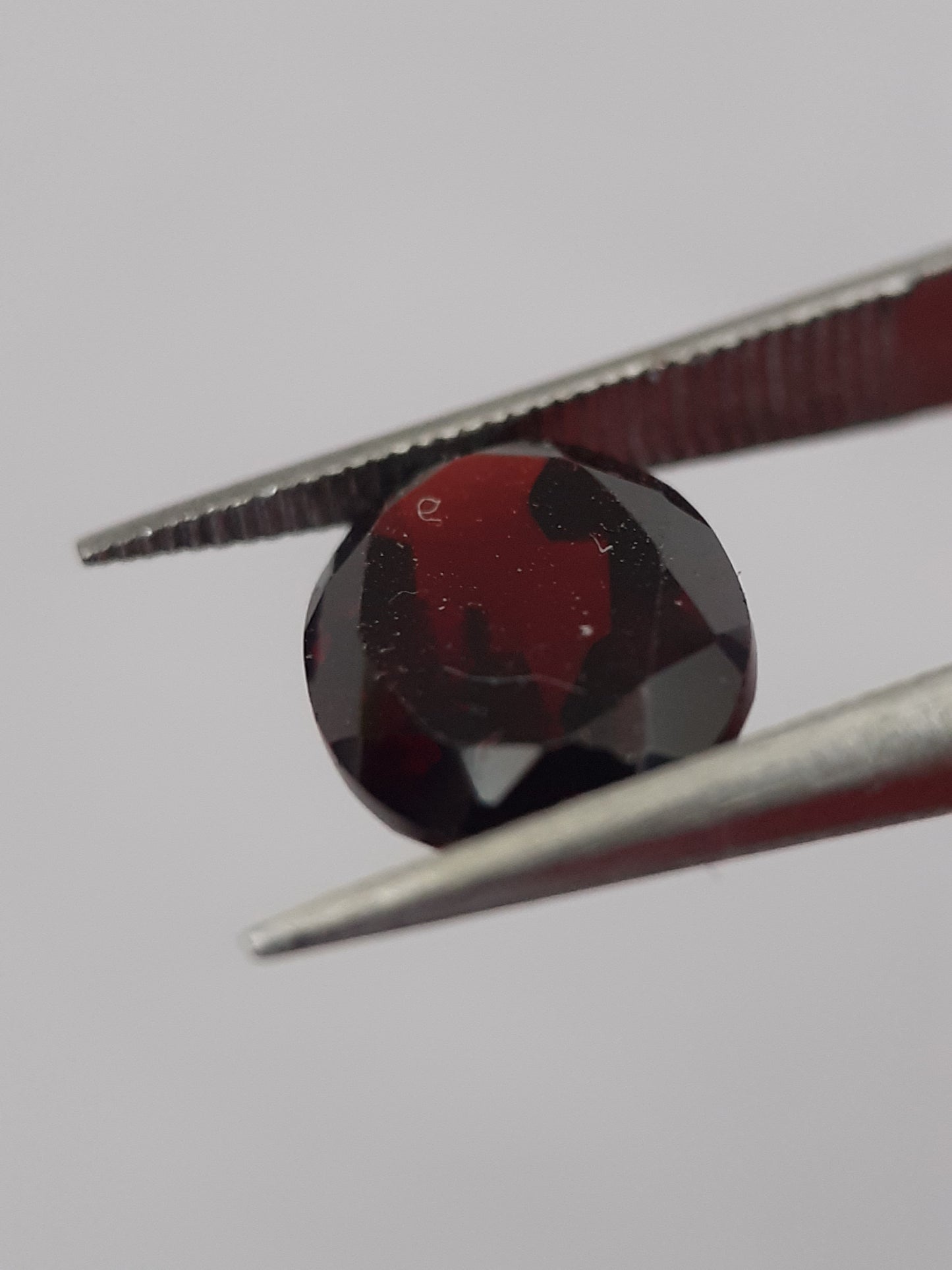 Natural wine-red almandine Garnet - 2.742 ct - Oval - unheated - certified natural - Natural Gems Belgium