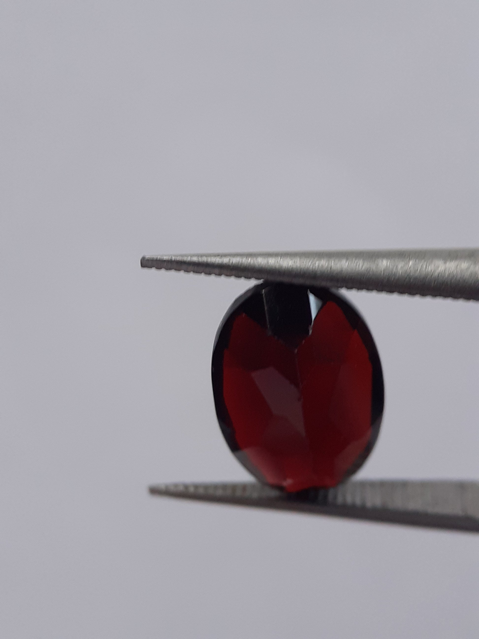 Natural red almandine Garnet - 2.620 ct - Oval - unheated - certified natural - Natural Gems Belgium